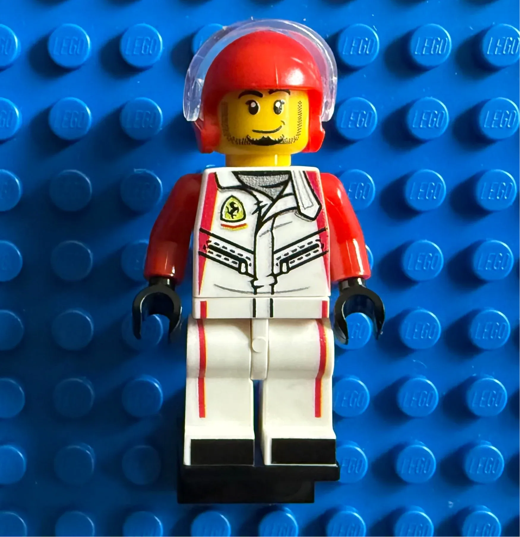 1970 Ferrari 512 Driver Minifigure - Image 3
