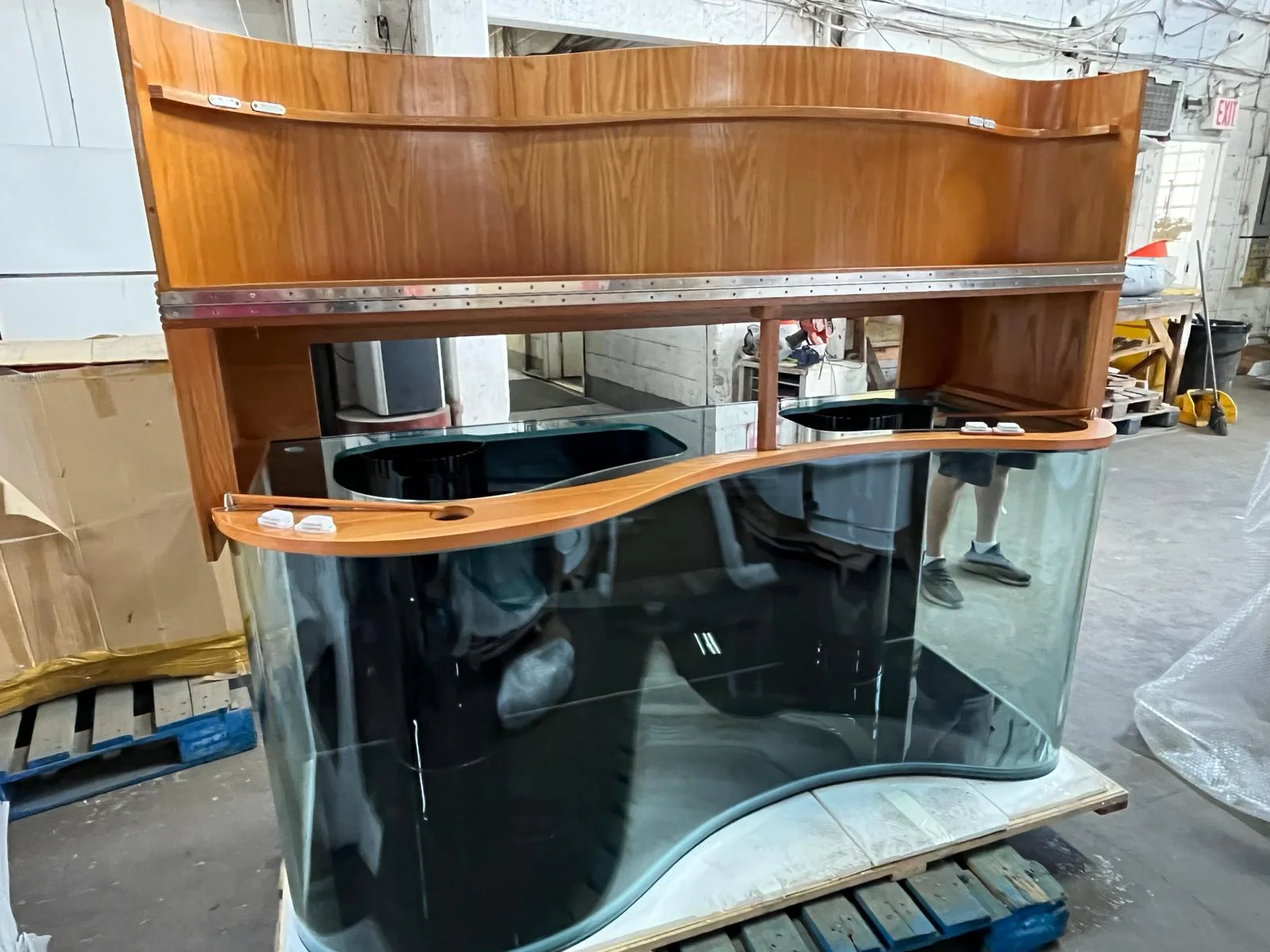 210g Glass Wave Reef-Ready Aquarium Set in Golden Oak - Image 4