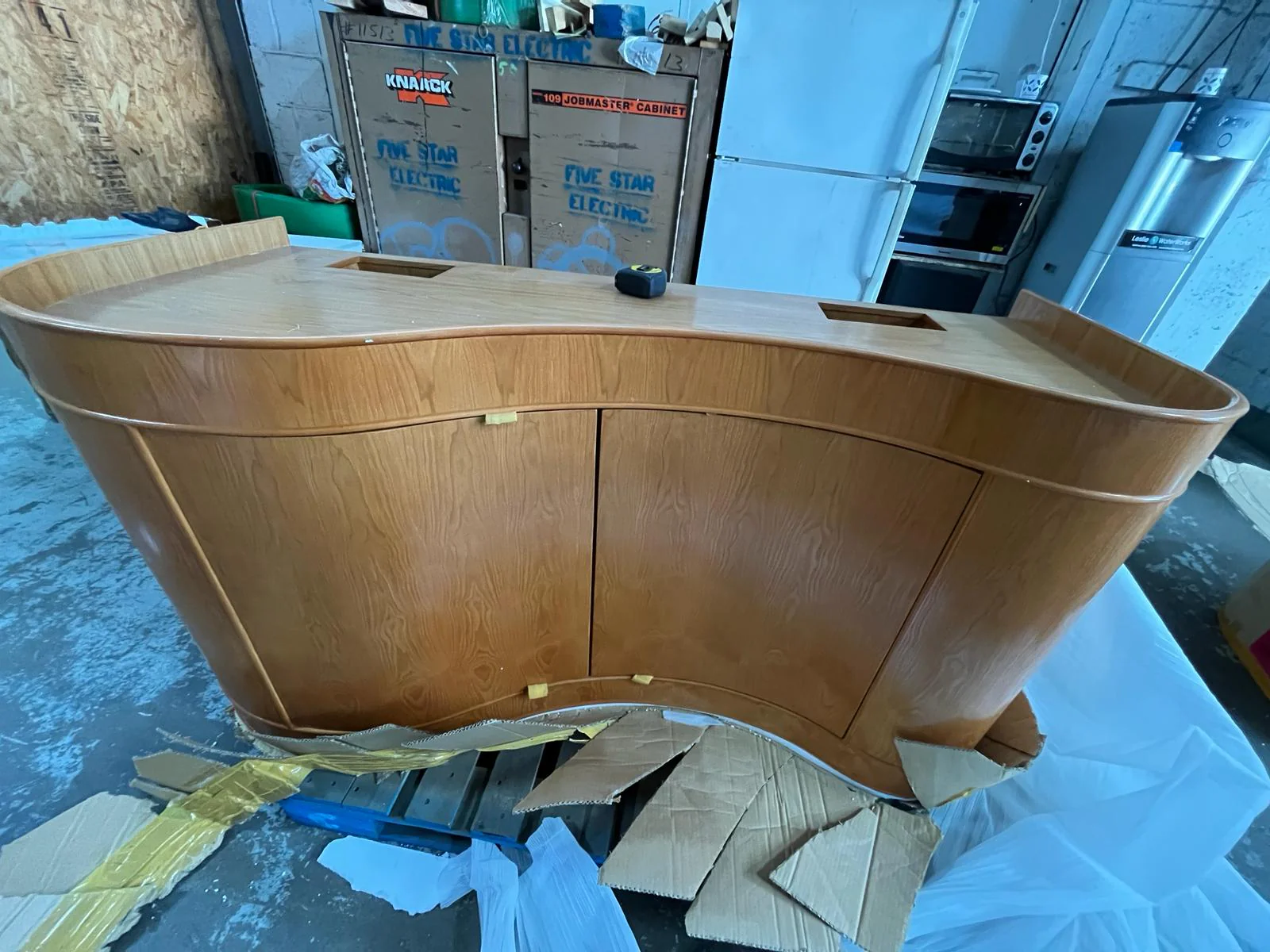 210g Glass Wave Reef-Ready Aquarium Set in Golden Oak - Image 5