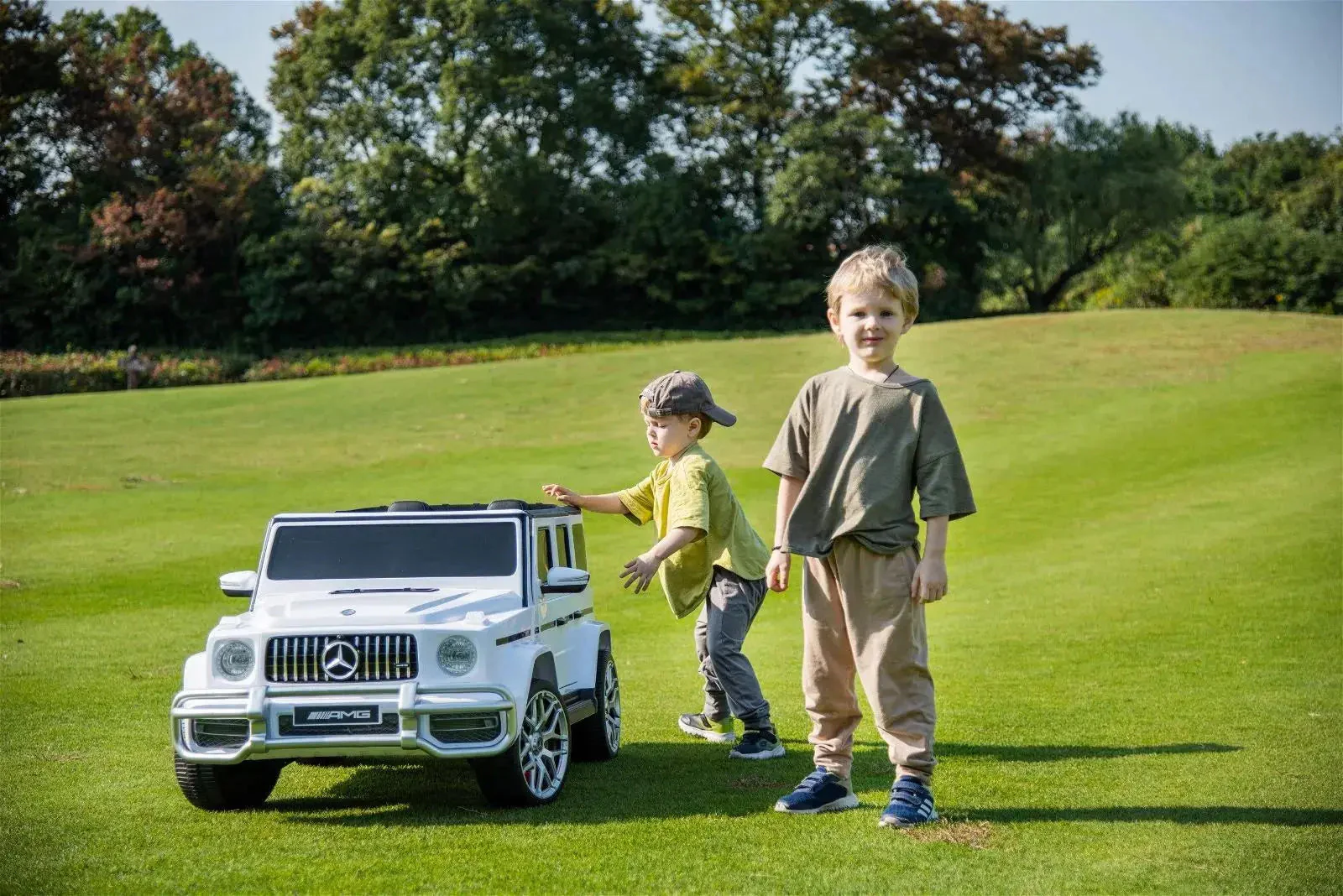 24V 4x4 Mercedes Benz G63 AMG 2 Seater G Wagon Ride on Car - Image 2
