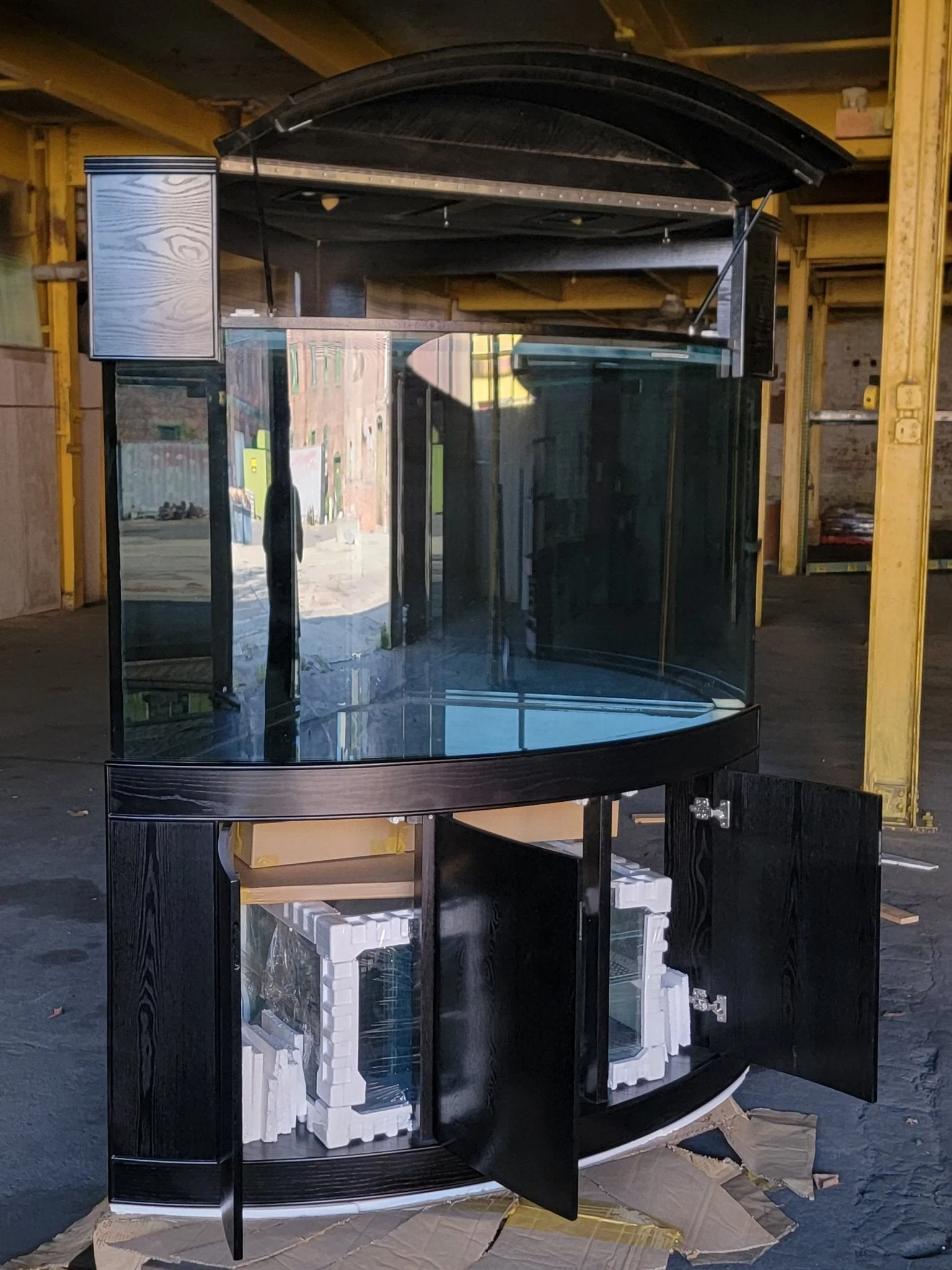 250g Corner ¼ Cylinder Glass Aquarium Ensemble in Abyss Black - Image 10