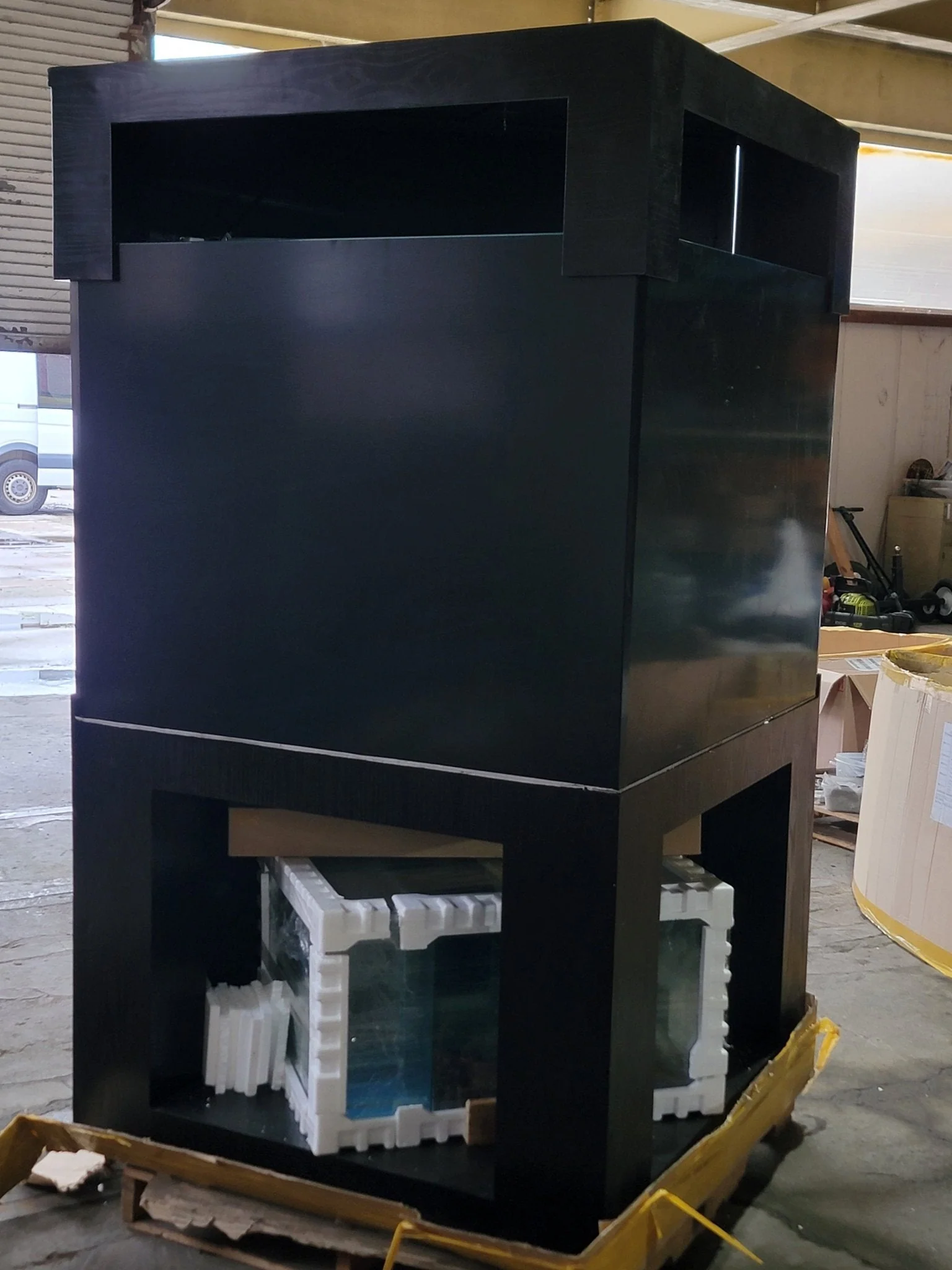 250g Corner ¼ Cylinder Glass Aquarium Ensemble in Abyss Black - Image 4