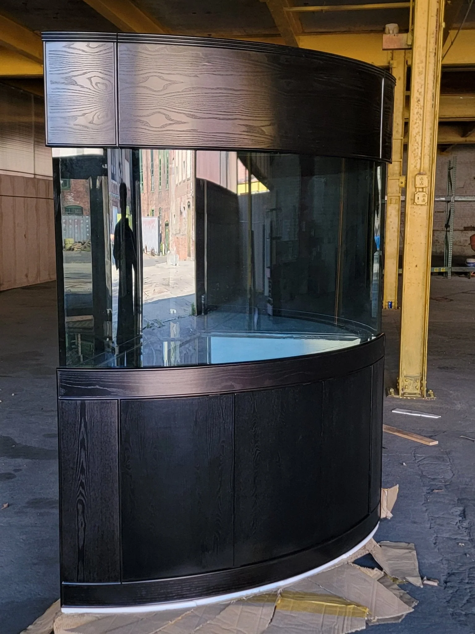 250g Corner ¼ Cylinder Glass Aquarium Ensemble in Abyss Black - Image 9
