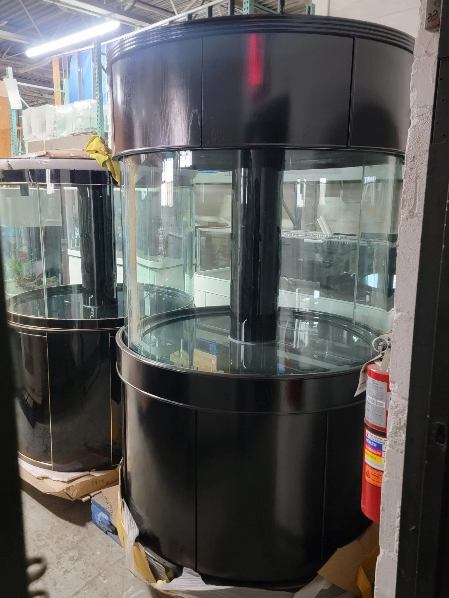 280g GLASS Cylinder Reef-Ready 48"x48"x36"H in Abyss Black Display Model - Image 2
