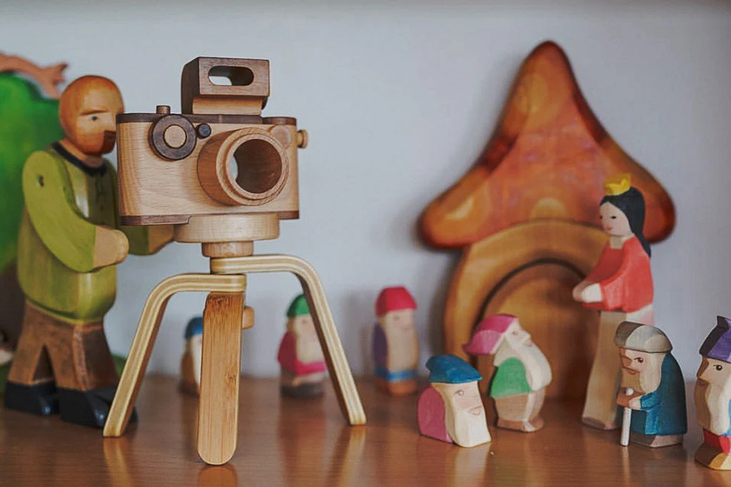 35MM Vintage Style Wooden Toy Camera - Beech - Image 7