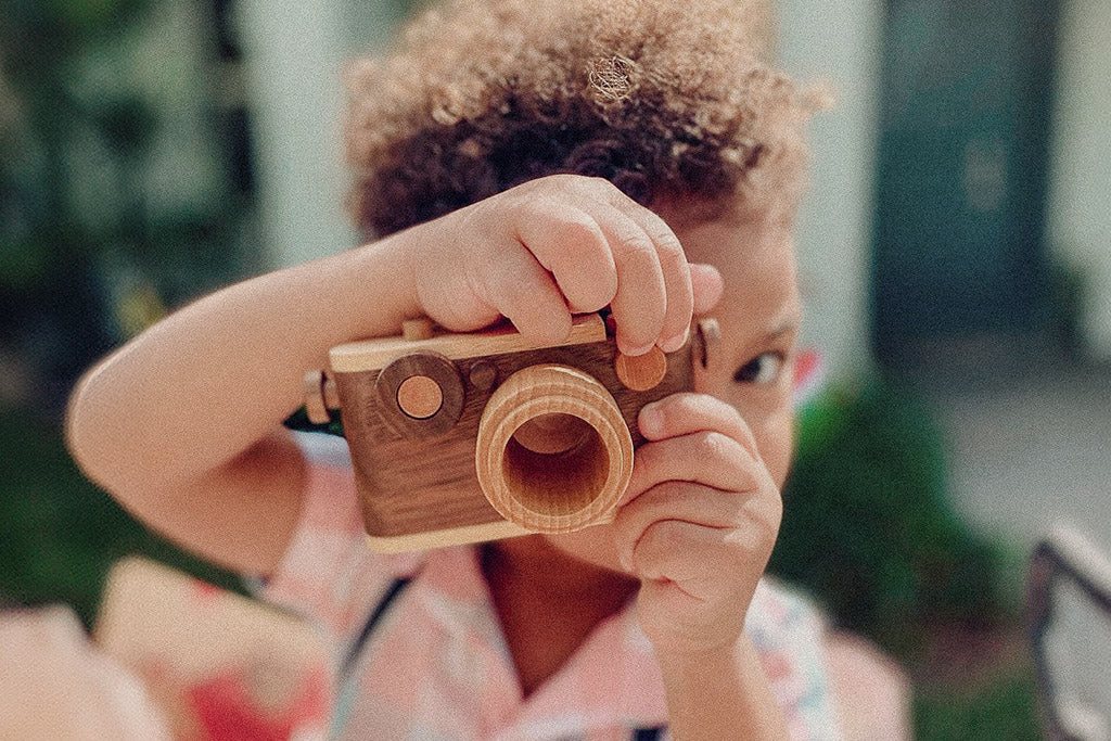 35MM Vintage Style Wooden Toy Camera - Walnut - Image 3