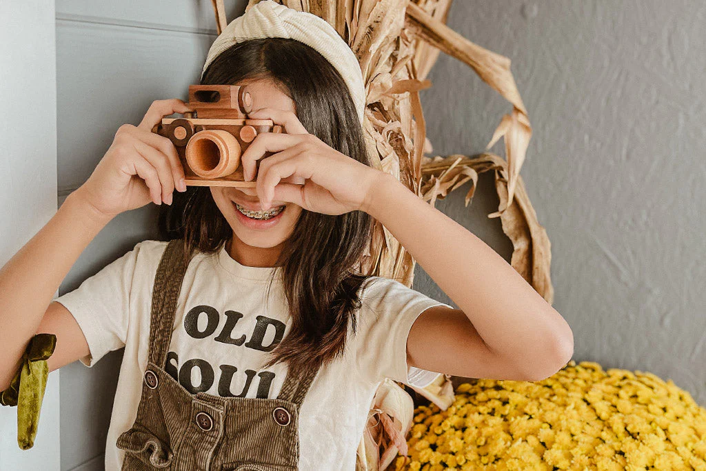 35MM Vintage Style Wooden Toy Camera - Walnut - Image 4