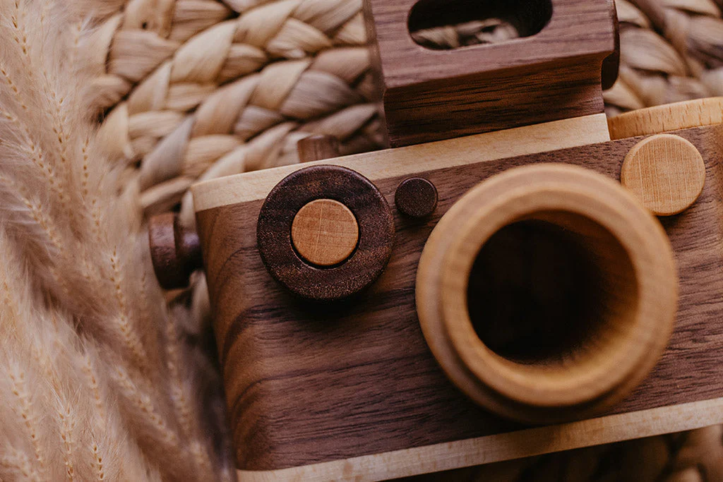 35MM Vintage Style Wooden Toy Camera - Walnut - Image 5