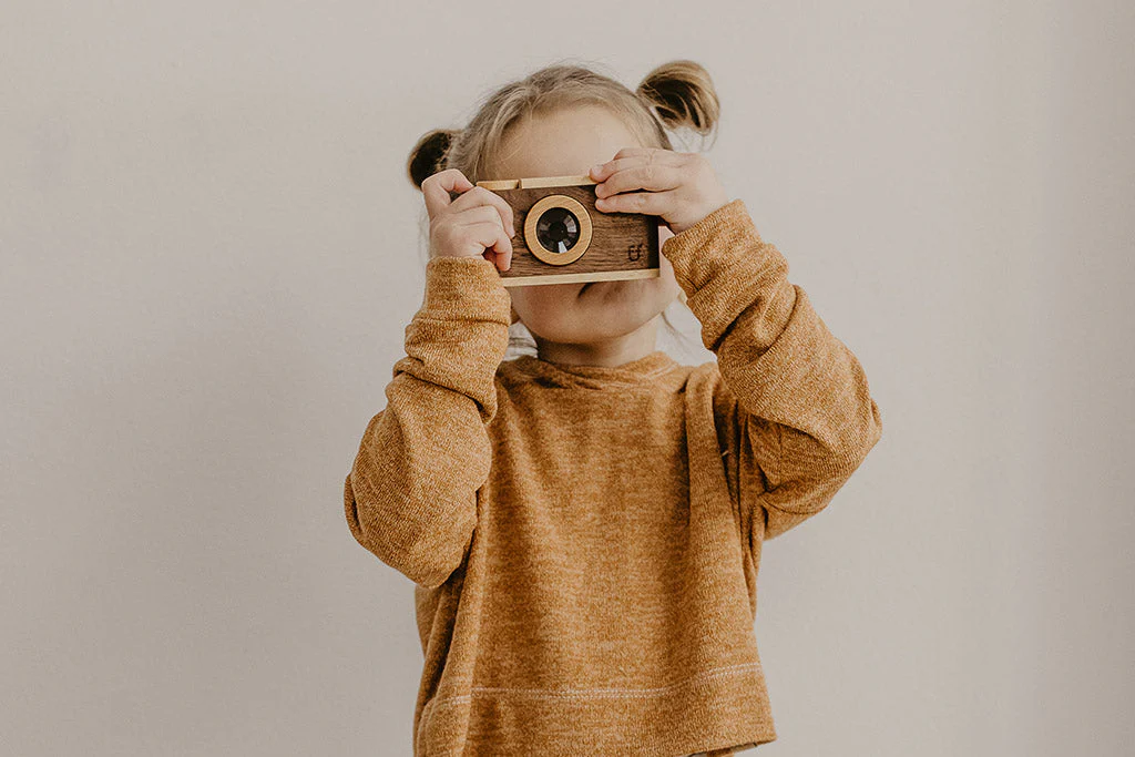 35MM Vintage Style Wooden Toy Camera - Walnut - Image 6