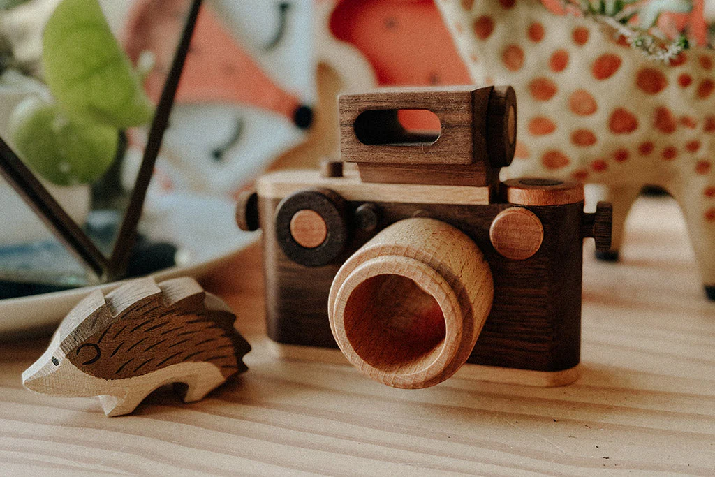 35MM Vintage Style Wooden Toy Camera - Walnut - Image 7