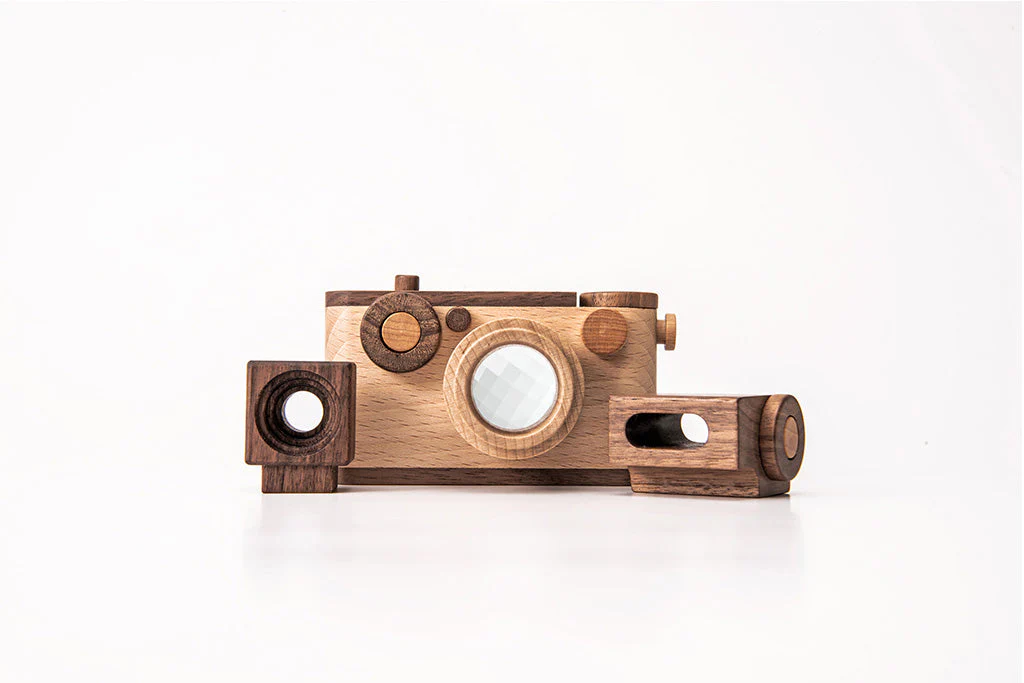 35MM Wooden Toy Camera Gift Set - Beech Wood with 2 Flashes ($85 Value) - Image 2