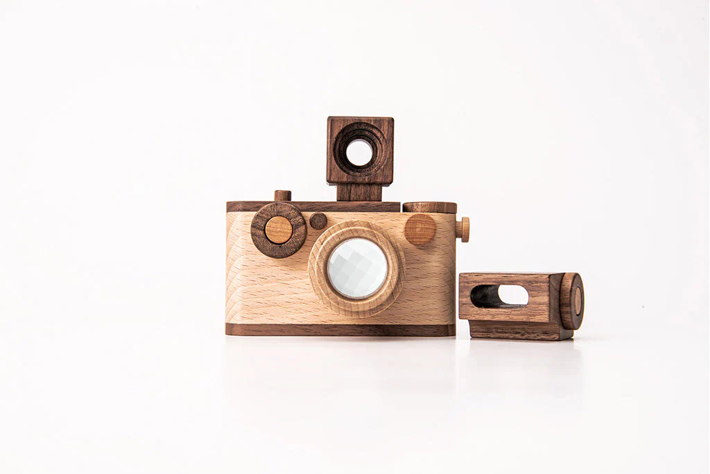 35MM Wooden Toy Camera Gift Set - Beech Wood with 2 Flashes ($85 Value) - Image 3