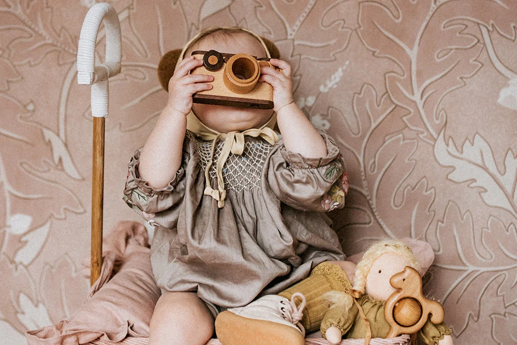 35MM Wooden Toy Camera Gift Set - Beech Wood with 2 Flashes ($85 Value) - Image 6