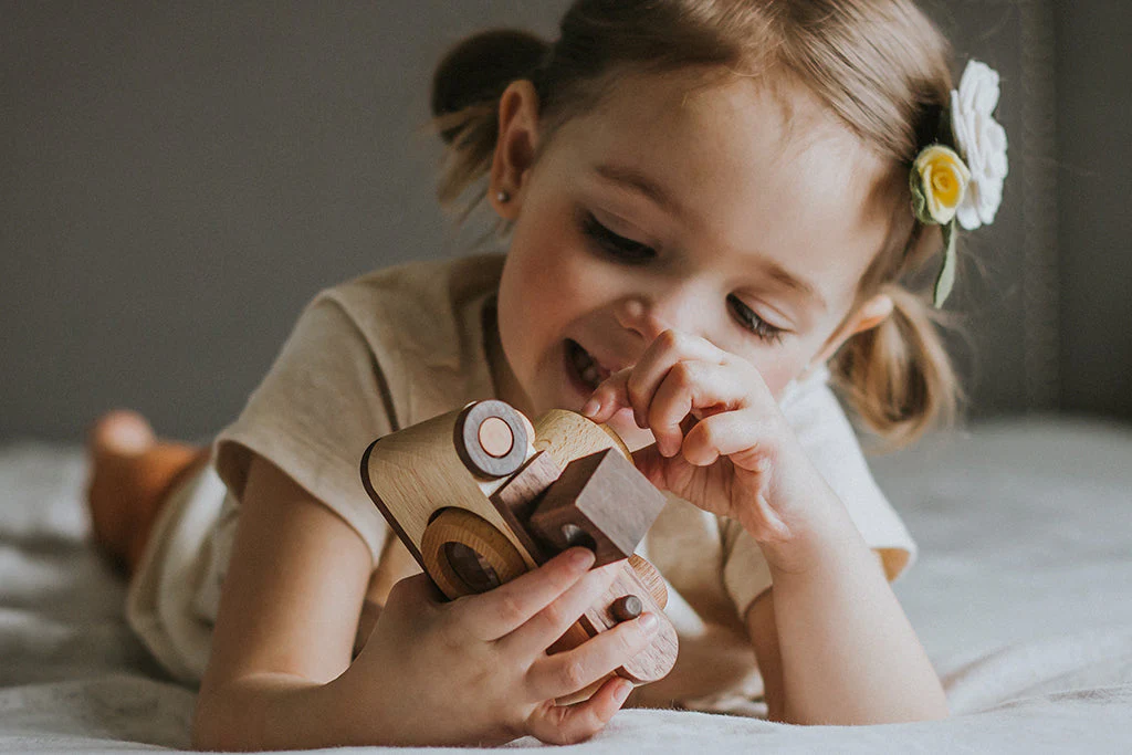 35MM Wooden Toy Camera - Original Style in Beech - Image 5