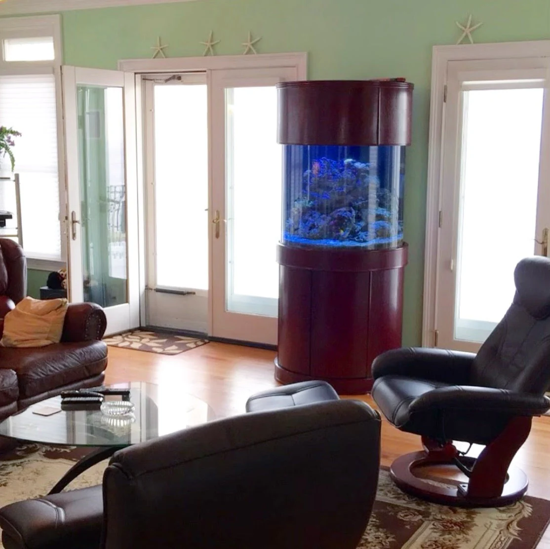90 Gallon Glass 3/4 Cylinder Round Aquarium With Stand and Canopy in Golden Oak - Image 8