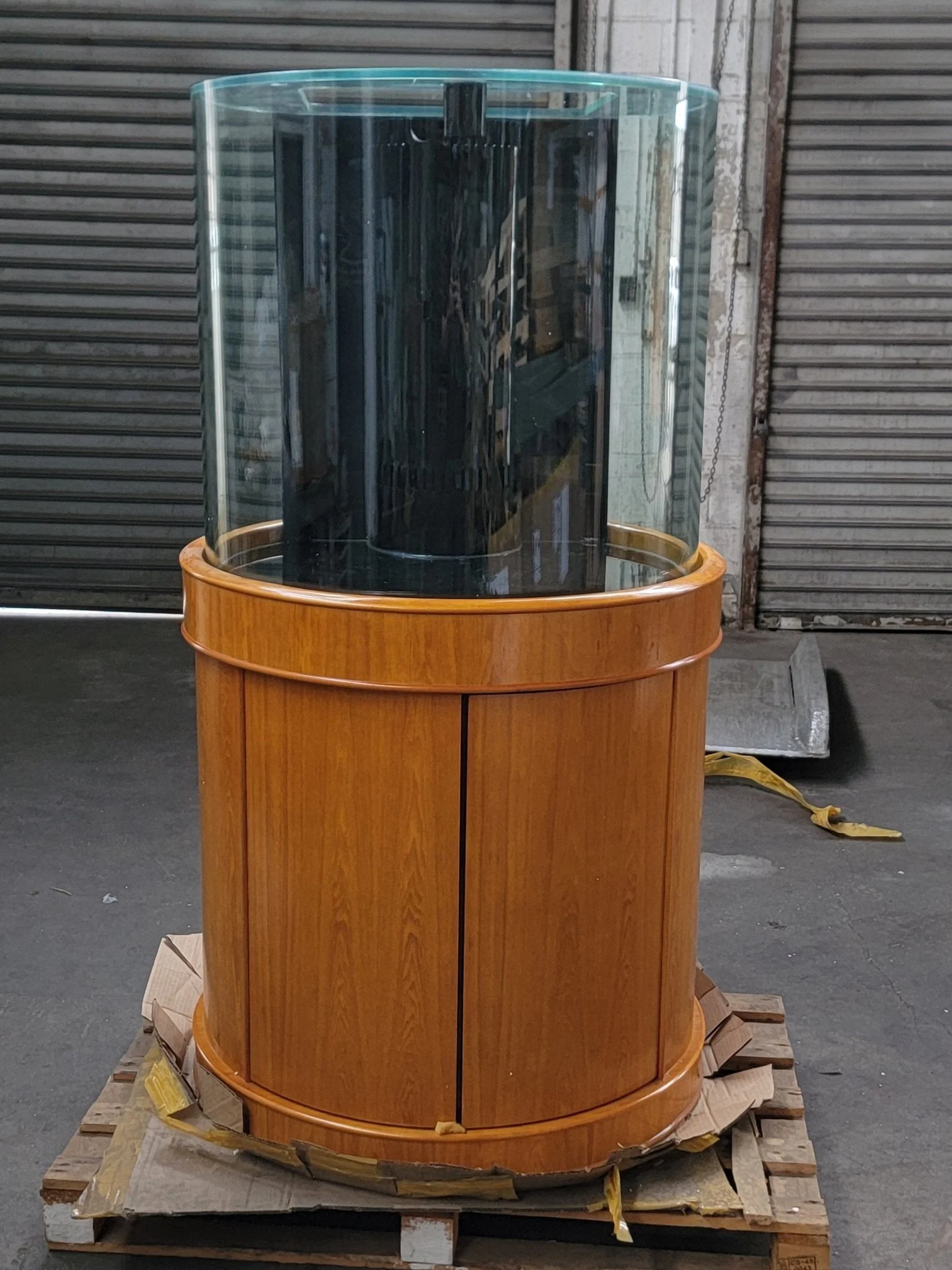 90g 3/4 Cylinder Glass Reef-Ready Aquarium in Golden Oak - Image 3
