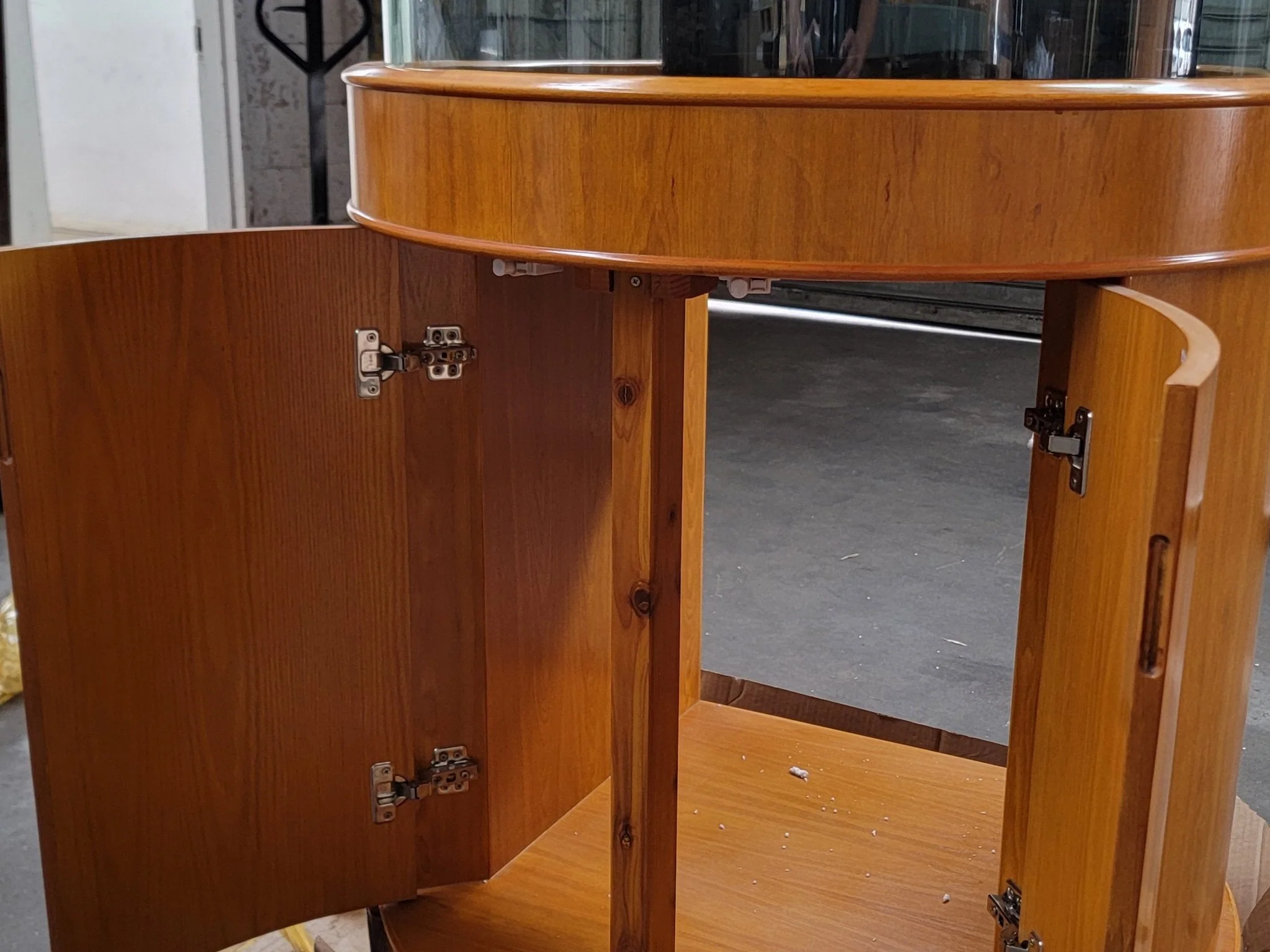 90g 3/4 Cylinder Glass Reef-Ready Aquarium in Golden Oak - Image 4