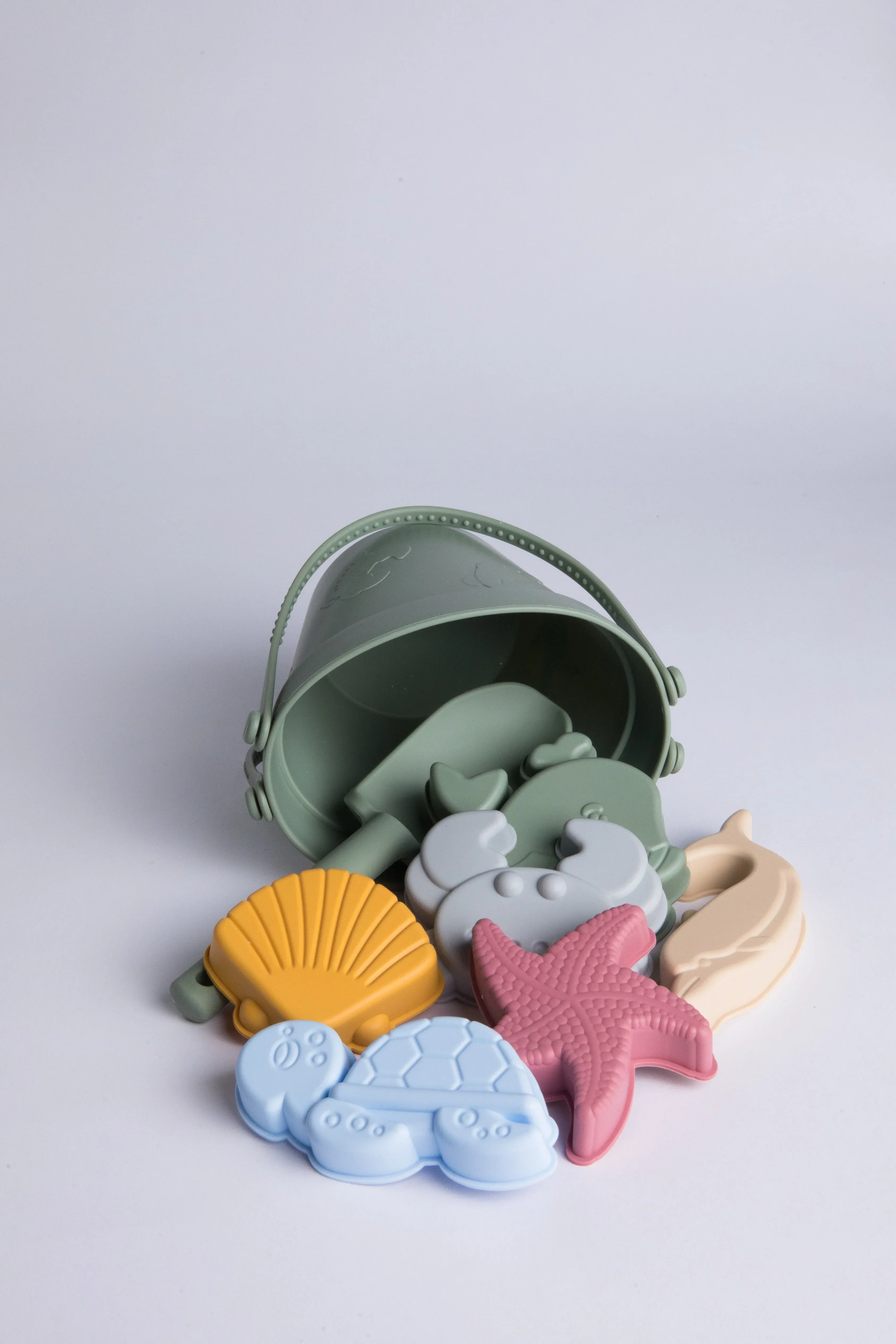 Aquaroo Silicone Beach Bucket Set - Image 2