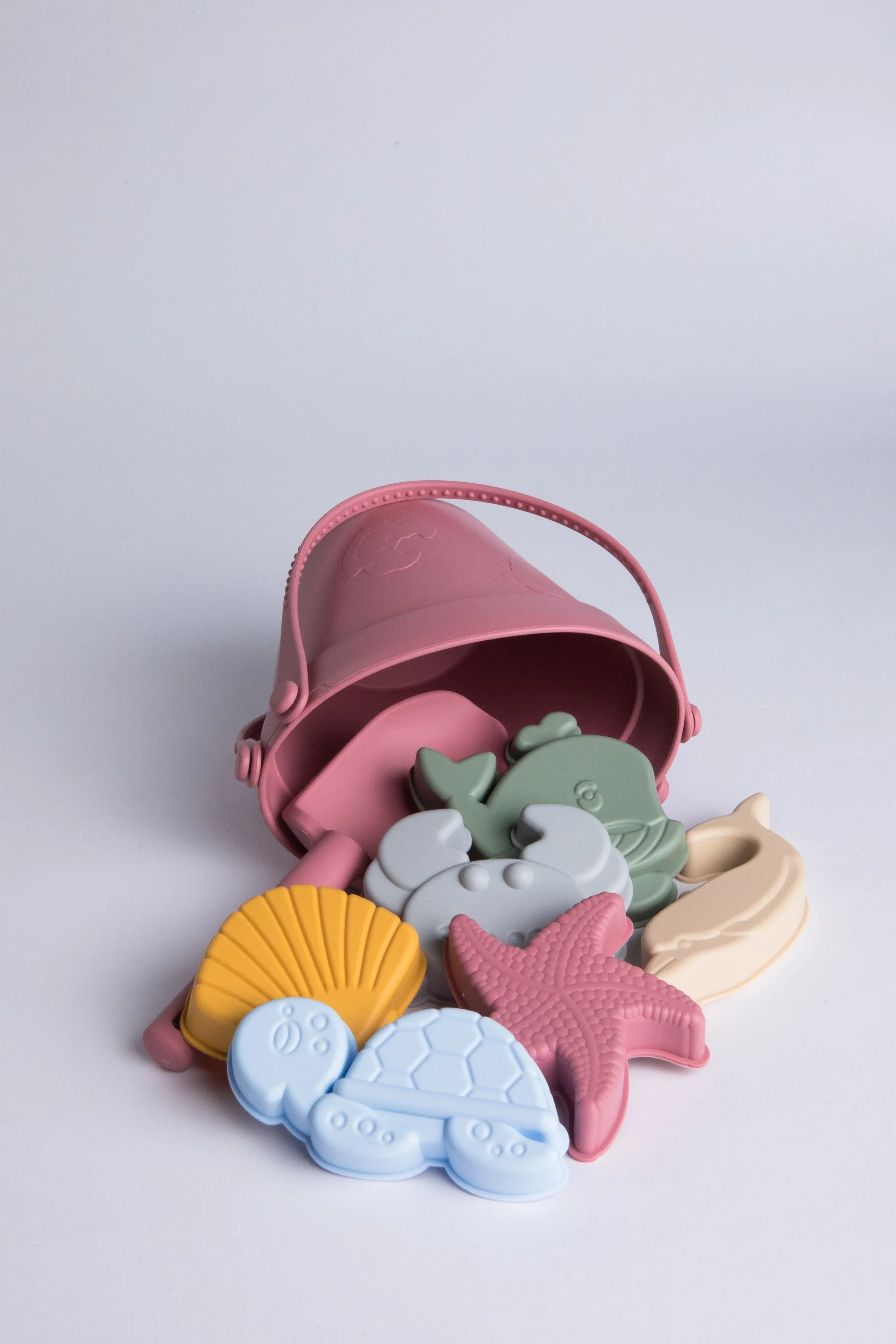 Aquaroo Silicone Beach Bucket Set - Image 3