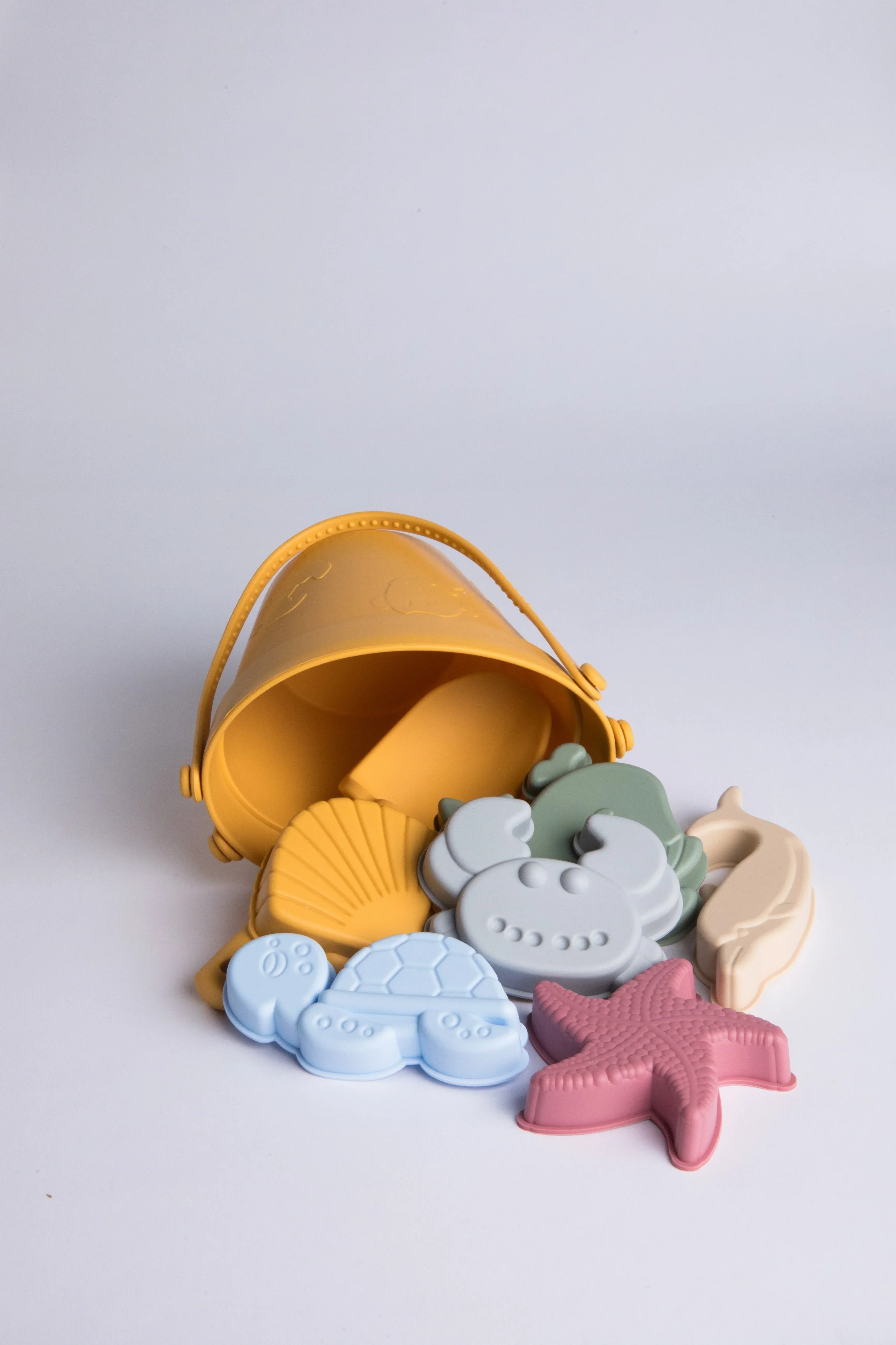 Aquaroo Silicone Beach Bucket Set - Image 4