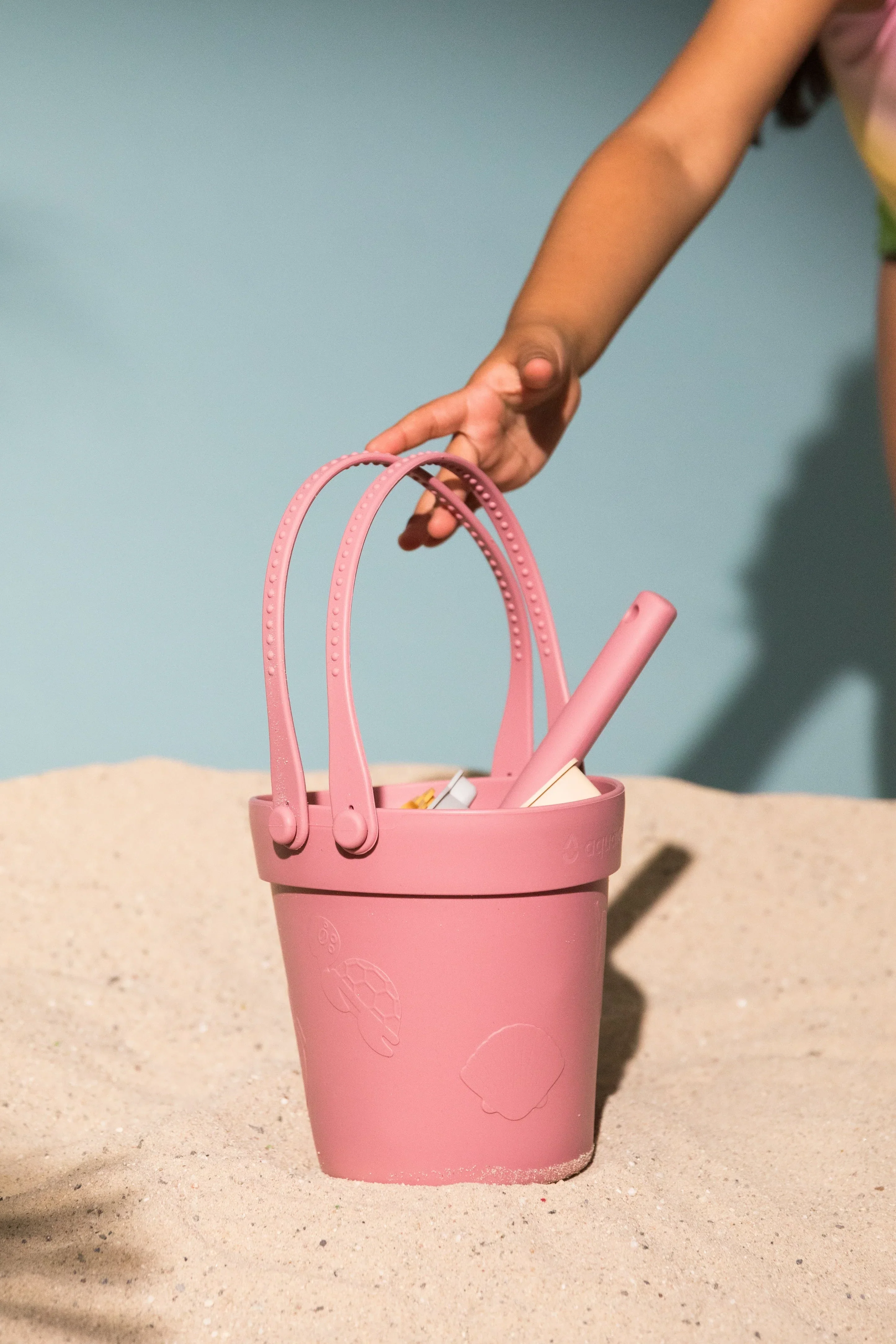 Aquaroo Silicone Beach Bucket Set - Image 5