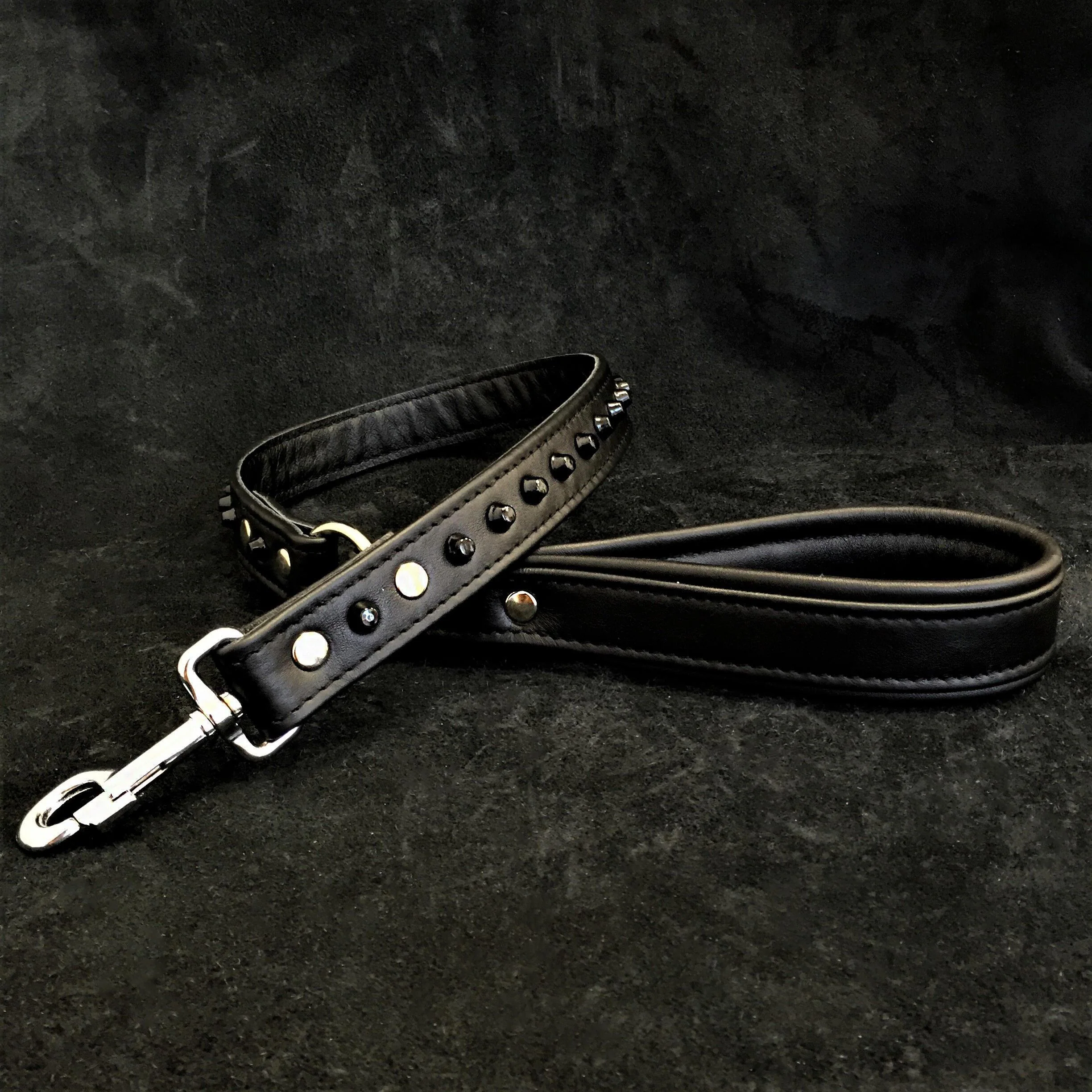 Black studded leash - Image 2