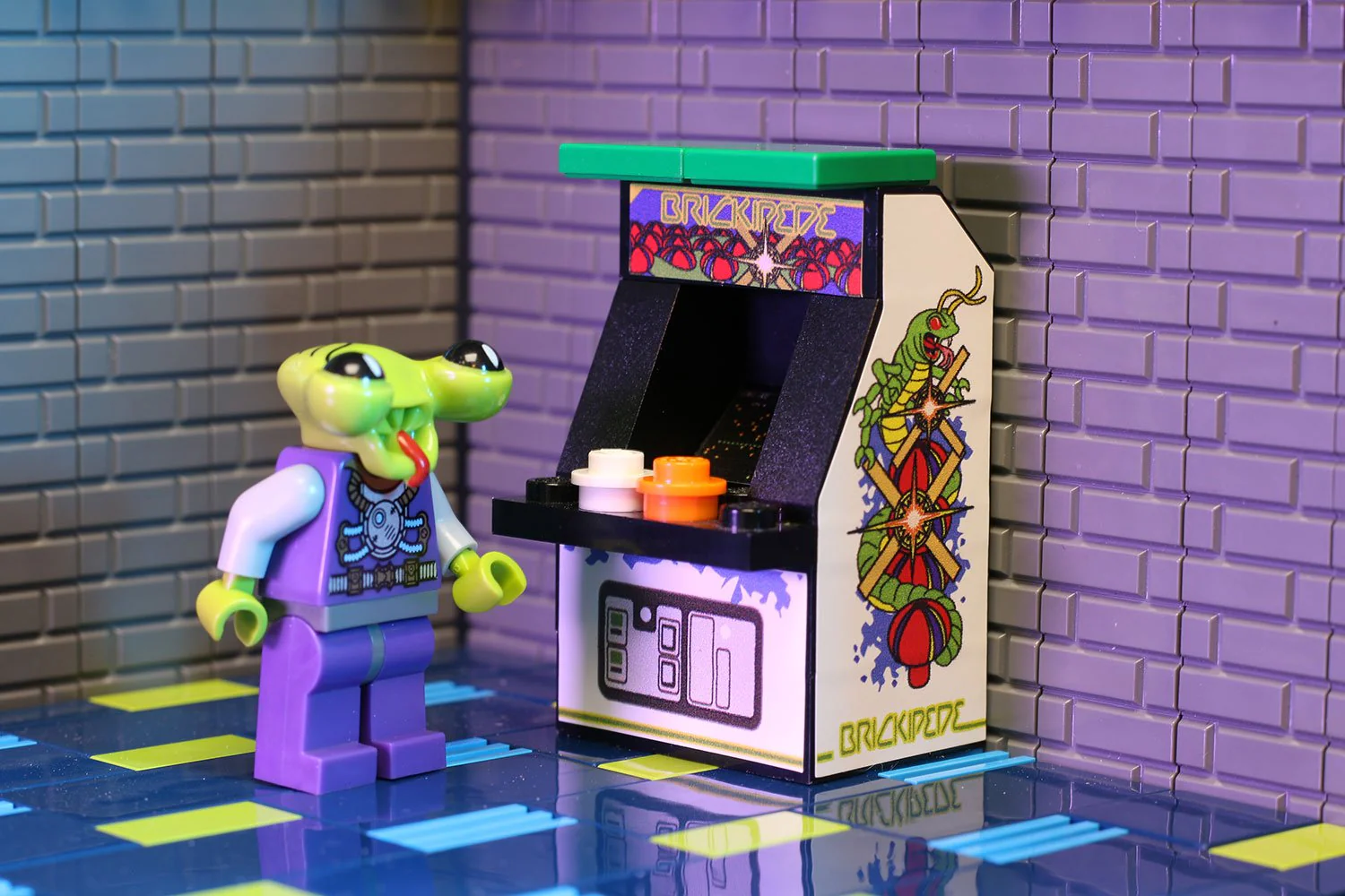 Brickipede Arcade Machine - Image 3