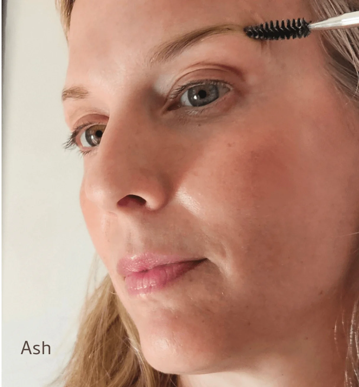 Brow Wax & Growth Serum - Image 5