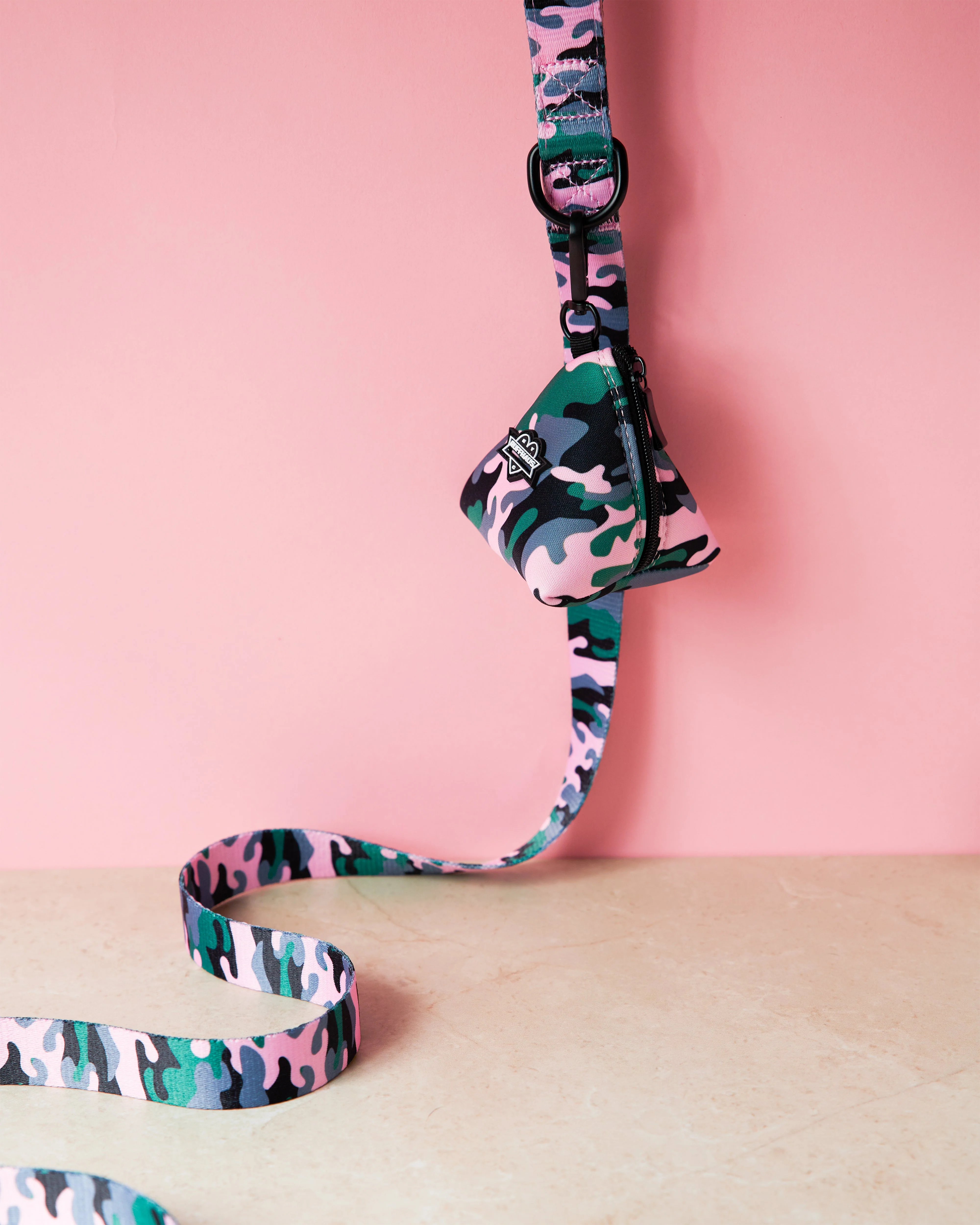 Camo QT Pink Dog Leash - Image 2