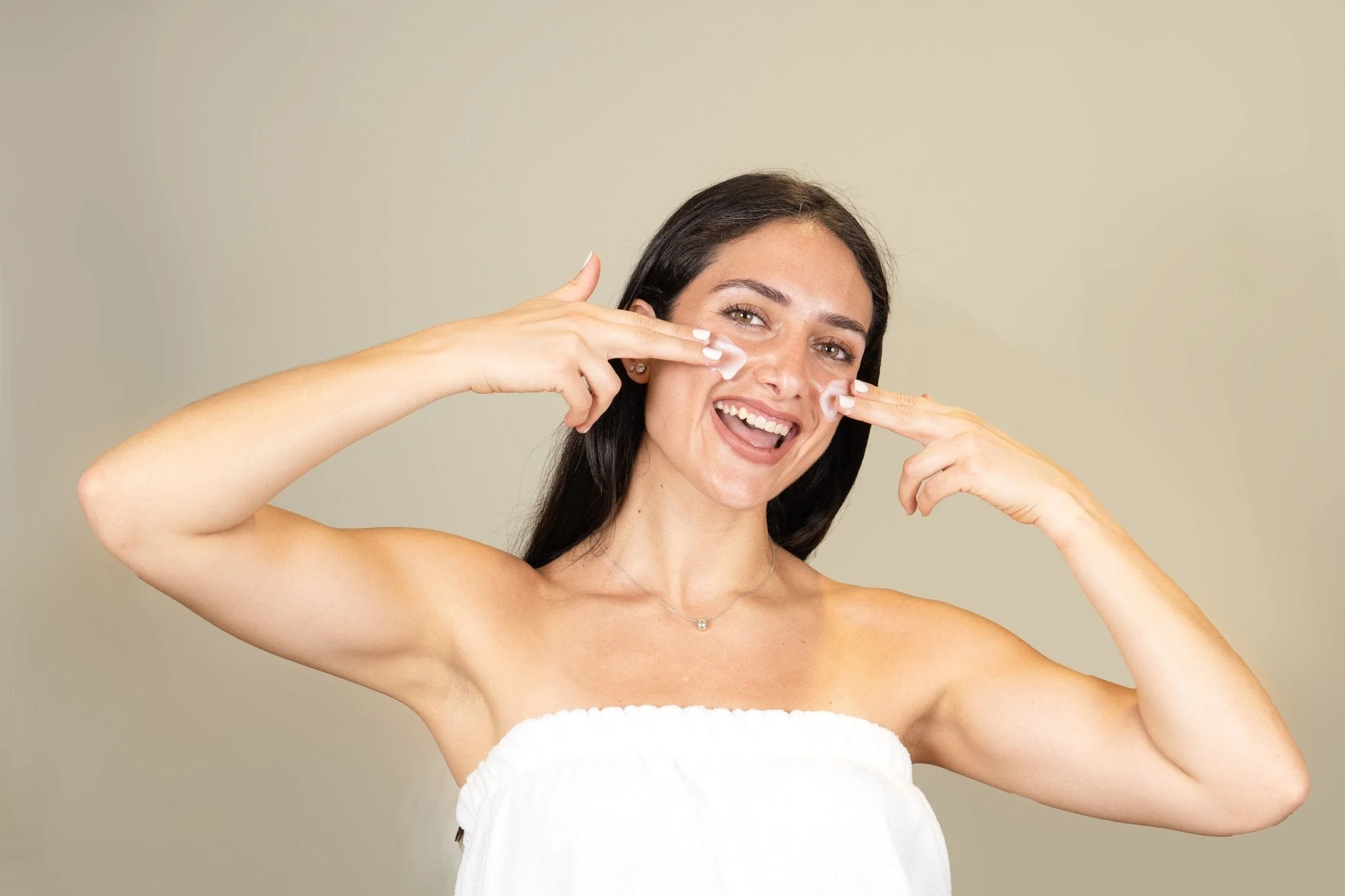 Clarifying & Age-Defying Petal Power Cream - Image 4
