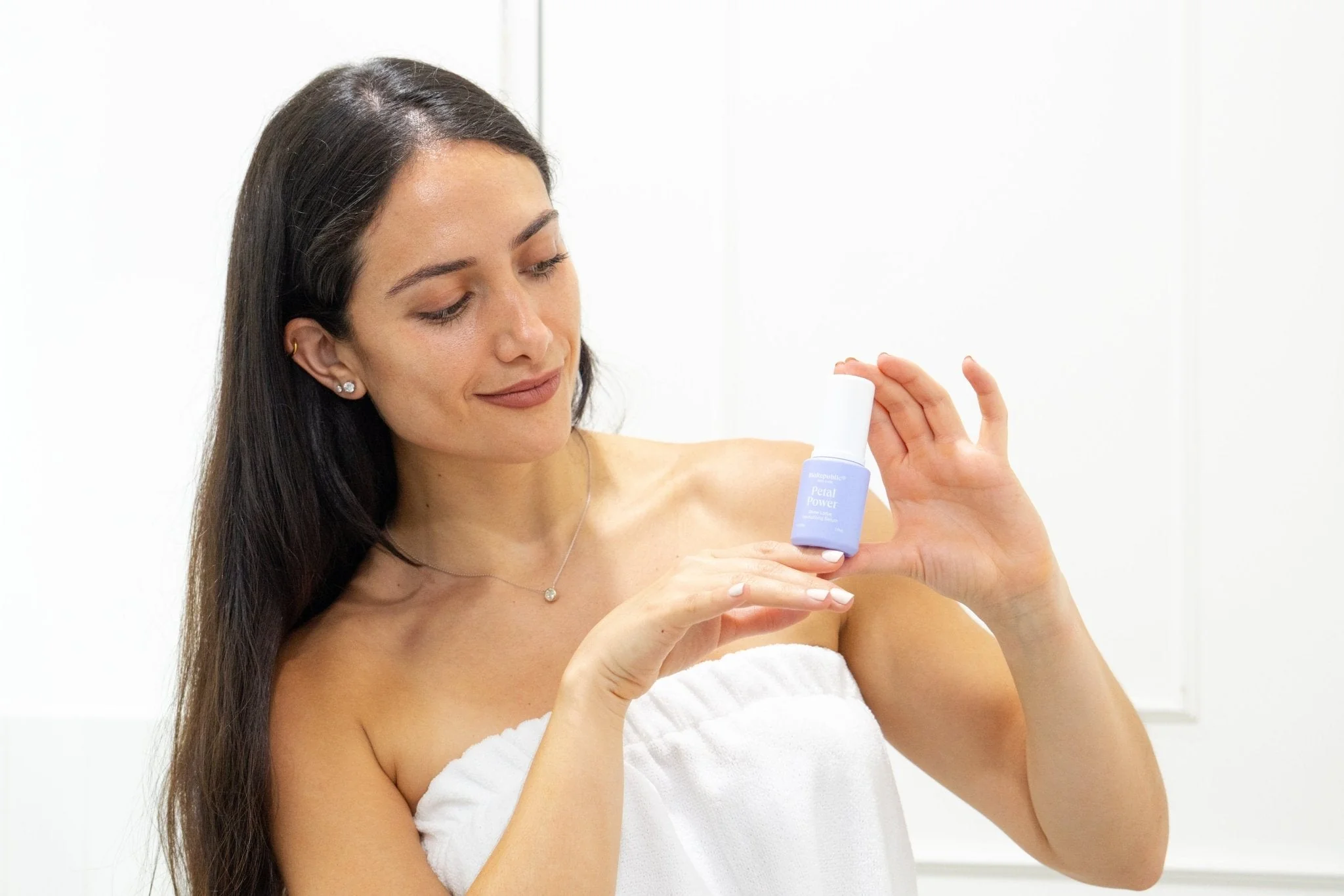 Clarifying & Age-Defying Petal Power Serum - Image 2