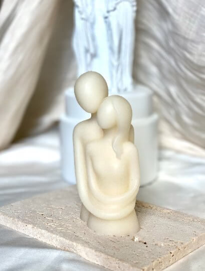 Cuddling Couple Handmade Scented Candle for Cozy Moments - Image 5