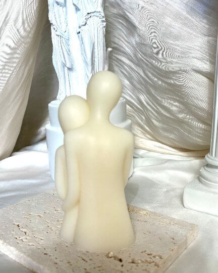 Cuddling Couple Handmade Scented Candle for Cozy Moments - Image 6