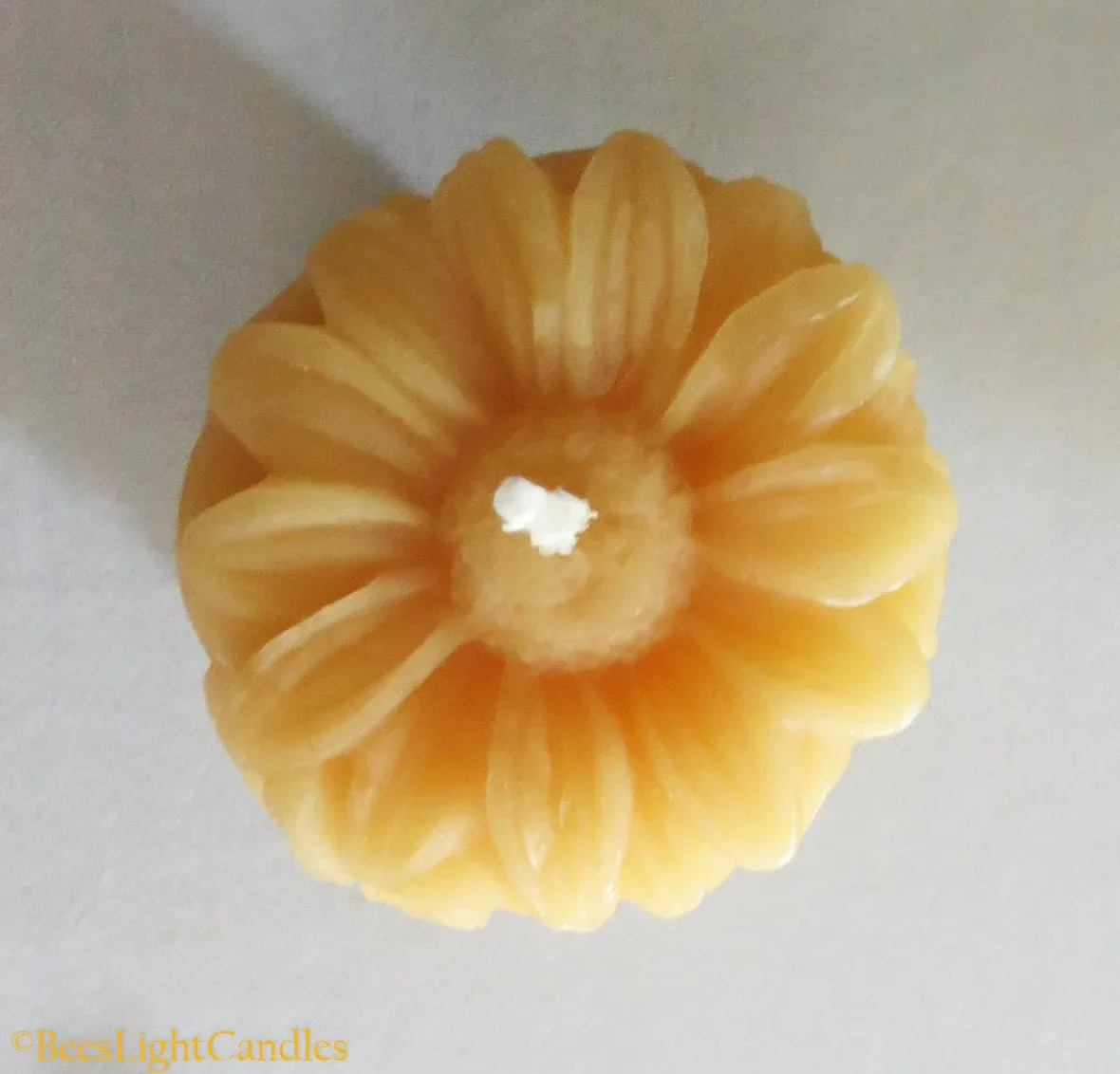 Daisy Flower Beeswax Mini Pillar Candle - Image 2