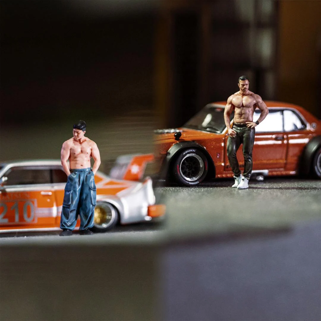 EHC Model Muscle Man Duo 1:64 Resin Figure Set - Image 5