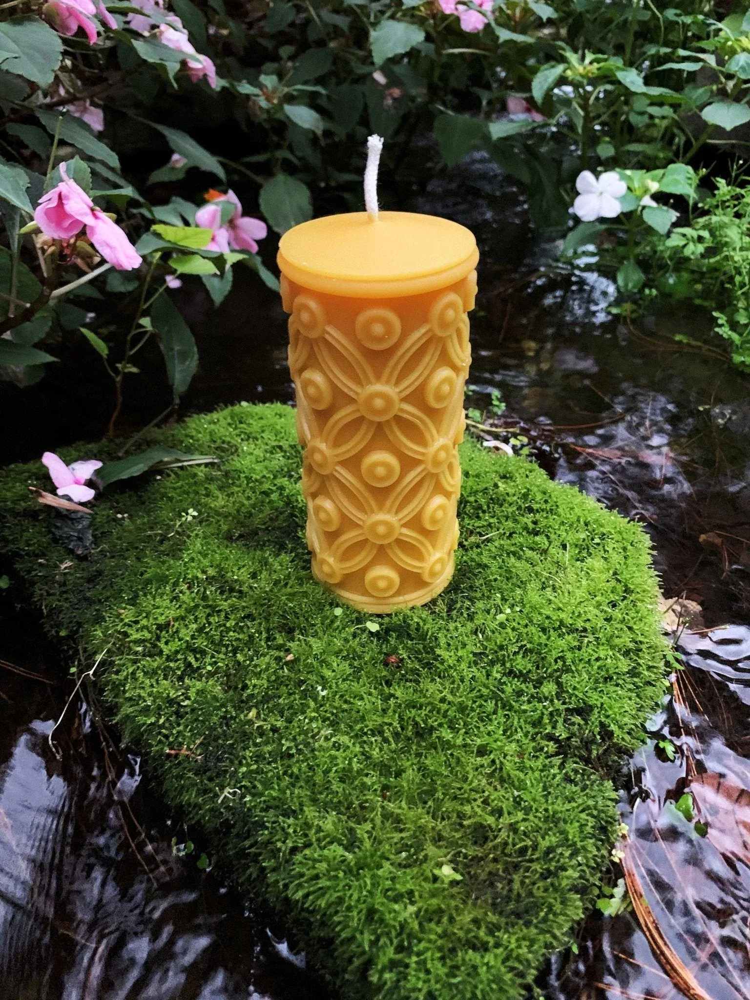 Elegant Beeswax Candle - Image 2