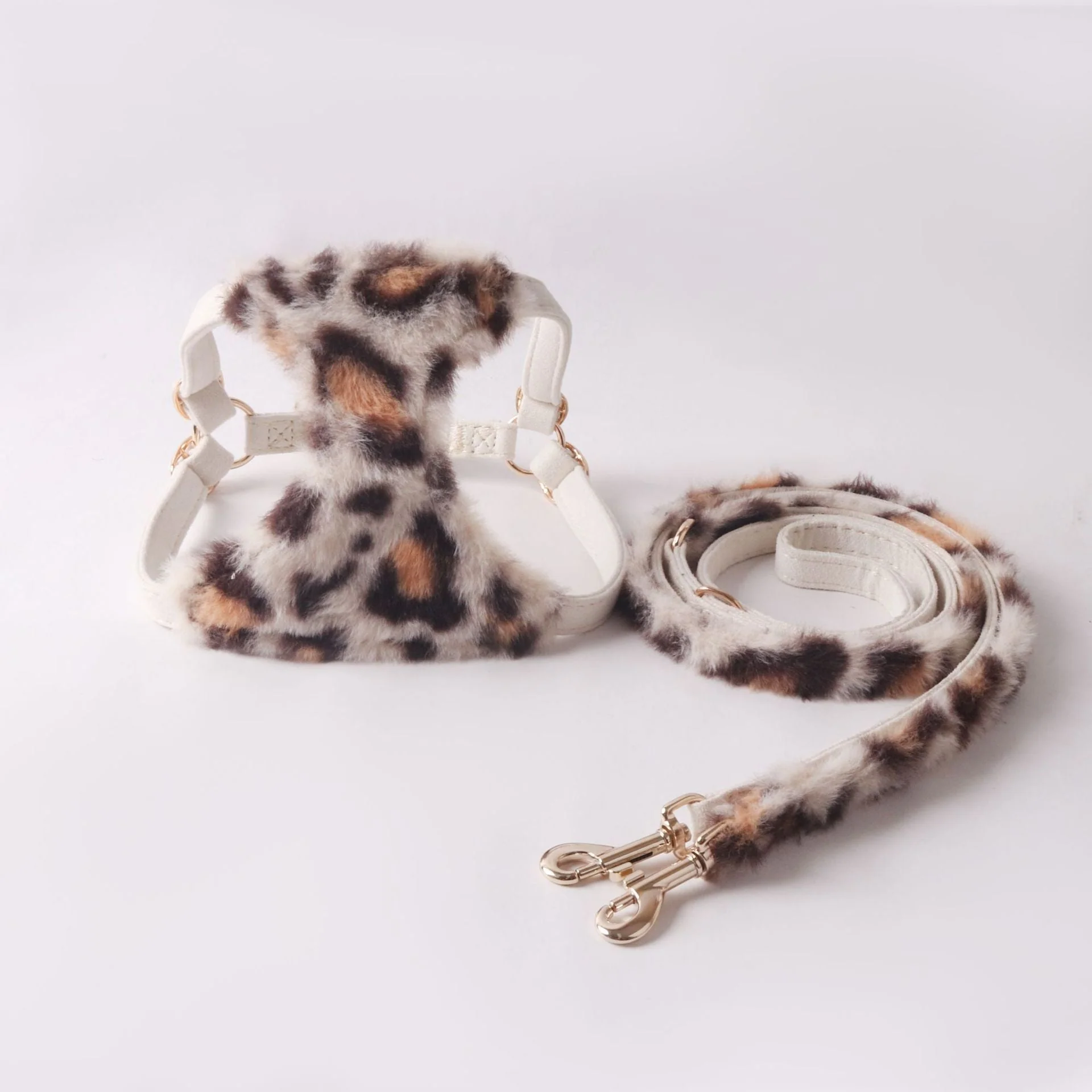 Faux Fur Leopard Dog Harness & Leash Set – Soft & Stylish for Winter - Image 3