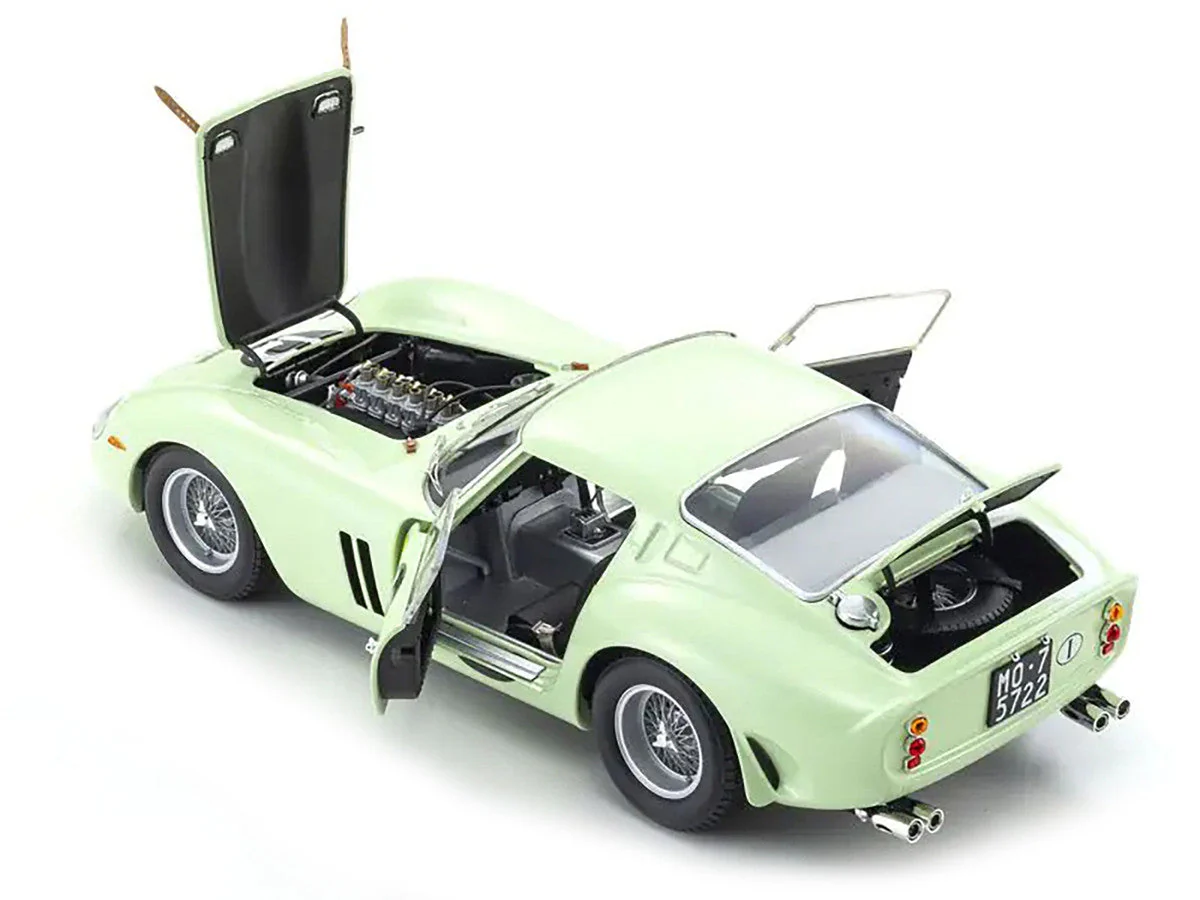 Ferrari 250 GTO #15 Innes Ireland Winner "Goodwood Tourist Trophy" (1962) 1/18 Diecast Model Car by Kyosho - Image 4