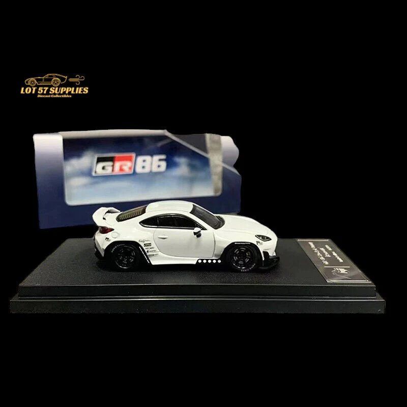 Fuji Toyota GR86 Rocket Bunny Pandem White 1:64 - Image 2