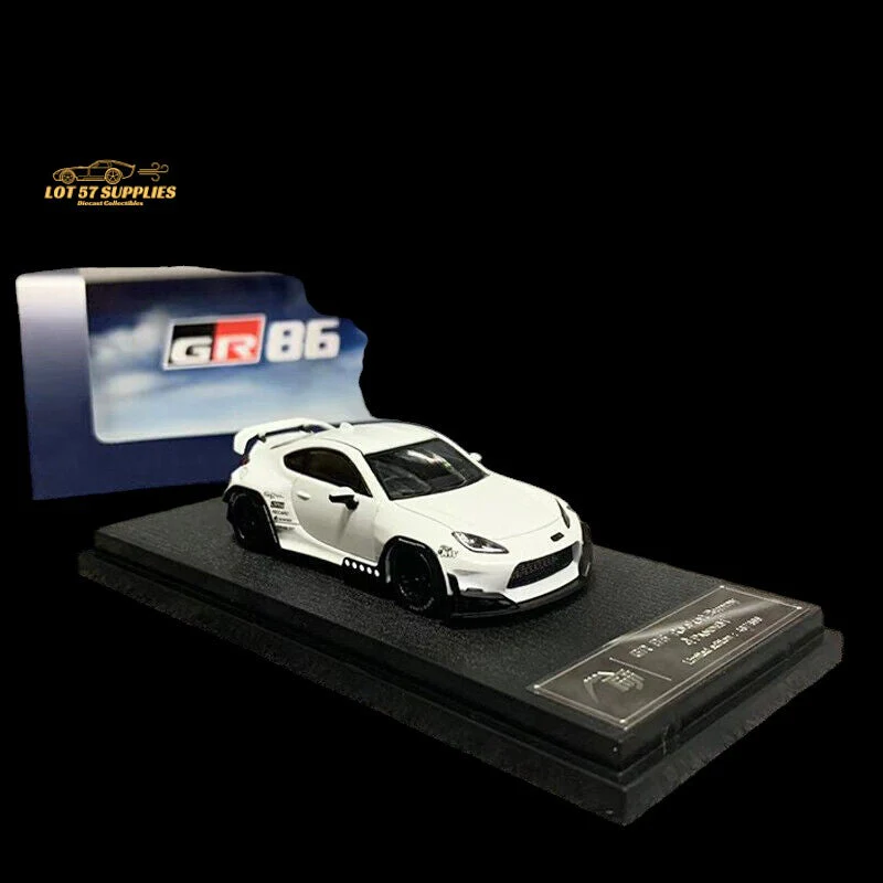 Fuji Toyota GR86 Rocket Bunny Pandem White 1:64 - Image 4
