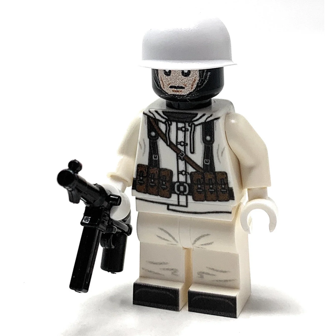 German WW2 Winter Soldier w/ MP40 Military Minifig - Image 2