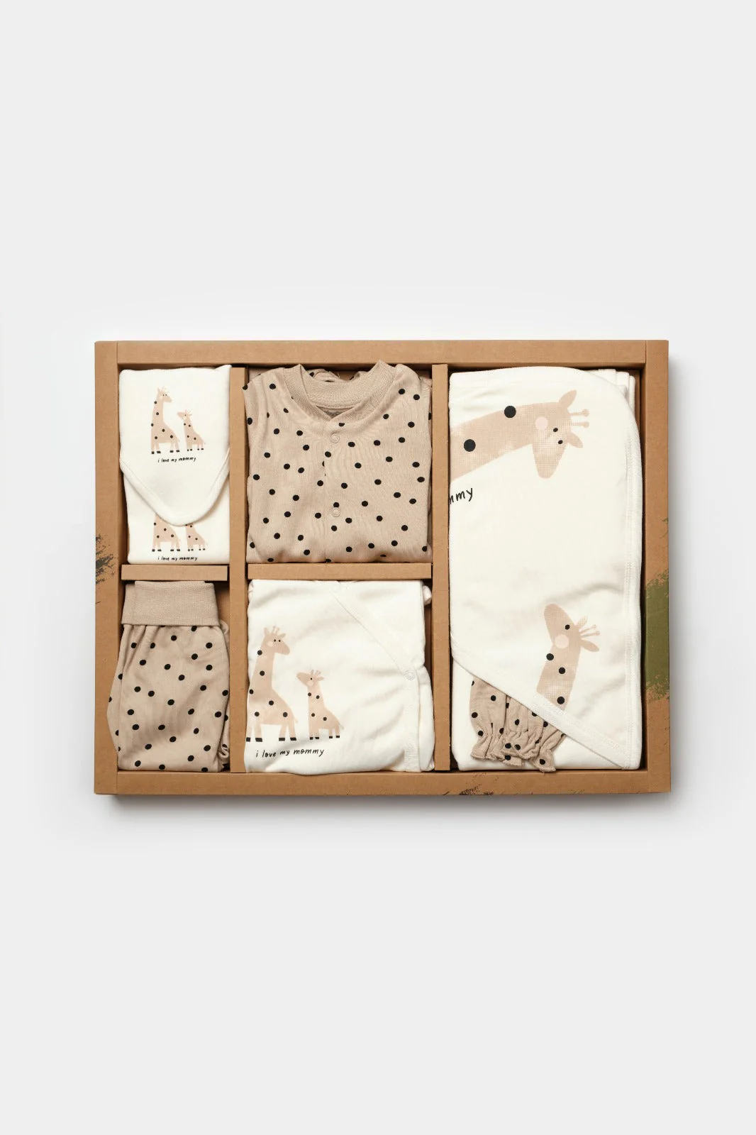 Giraffe Newborn 10 Pcs Organic Set - Image 2
