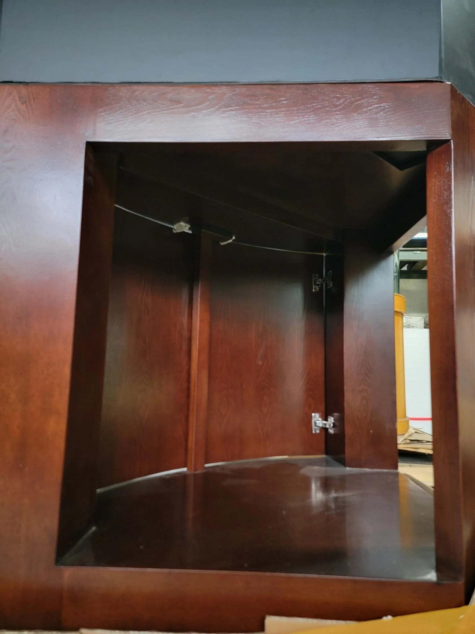 Glass Corner - Image 11