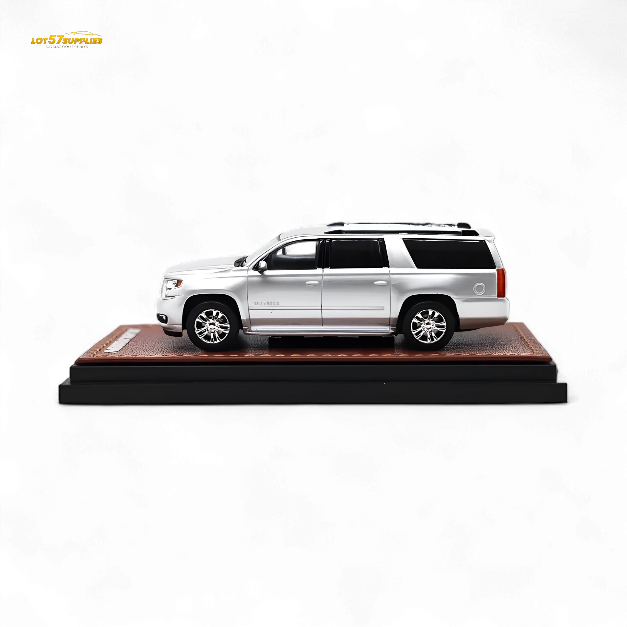 GOC Chevrolet Suburban 2015 Silver 1:64 - Image 2