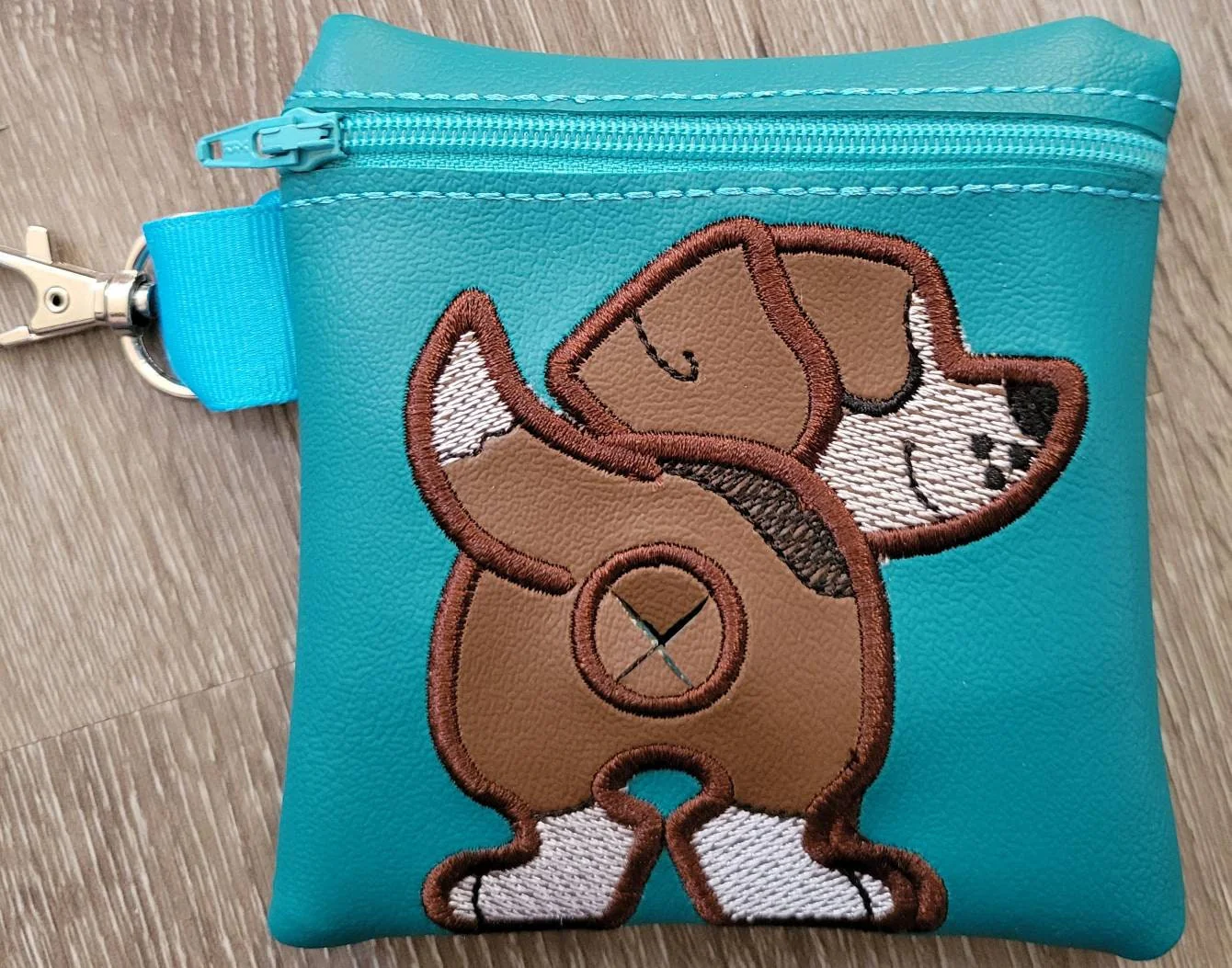 Handmade Embroidered Beagle Poop Bag Holder: Stylish and Convenient Accessory for Dog Walking - Image 2