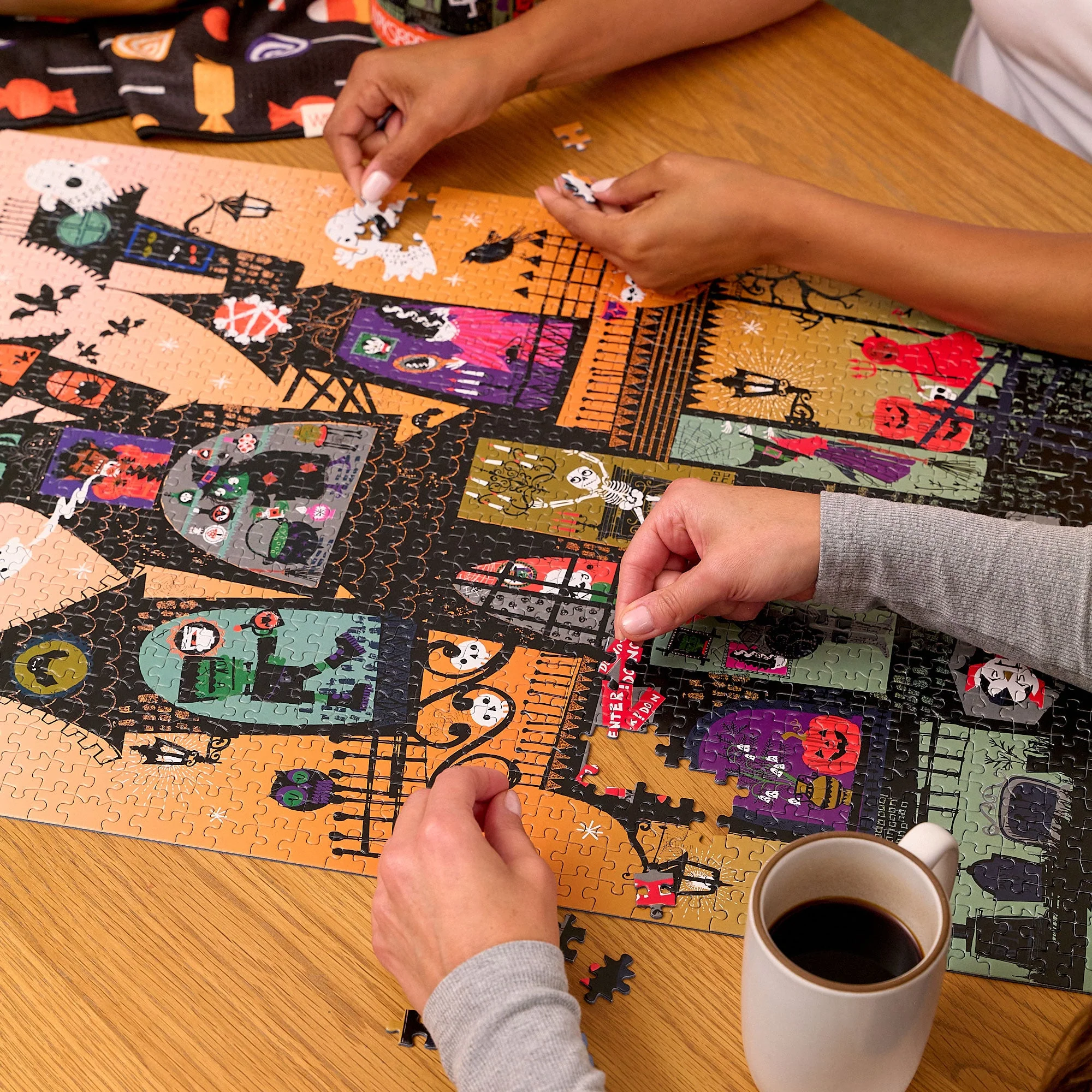 Haunted House 1000 Piece Puzzle - Image 3