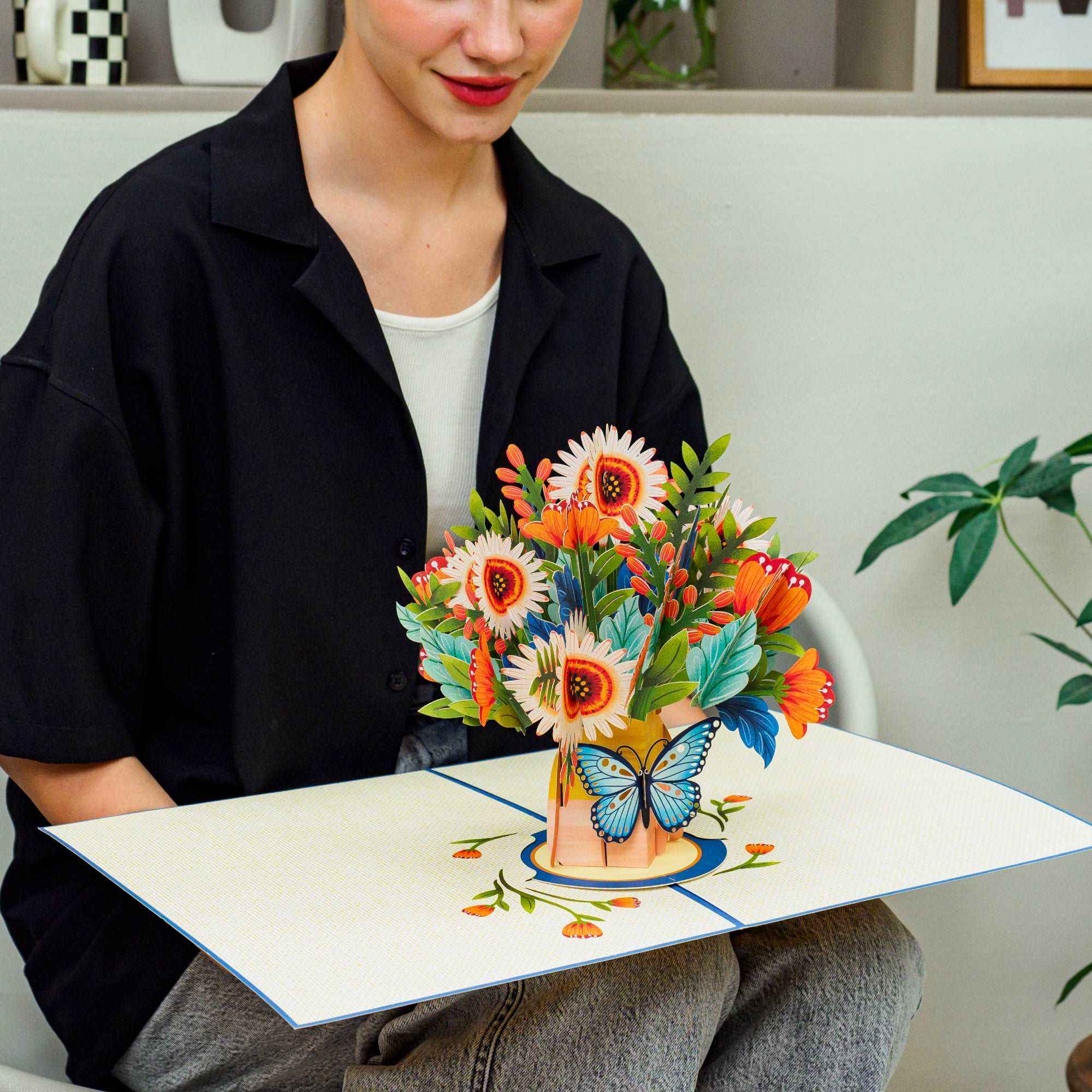 Hugepop Artisan Flower Pop Up Card with Detachable Bouquet - Image 2