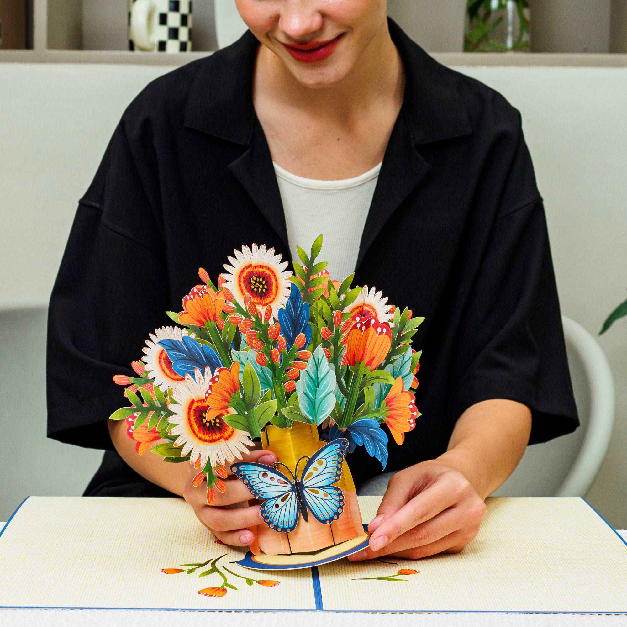 Hugepop Artisan Flower Pop Up Card with Detachable Bouquet - Image 3