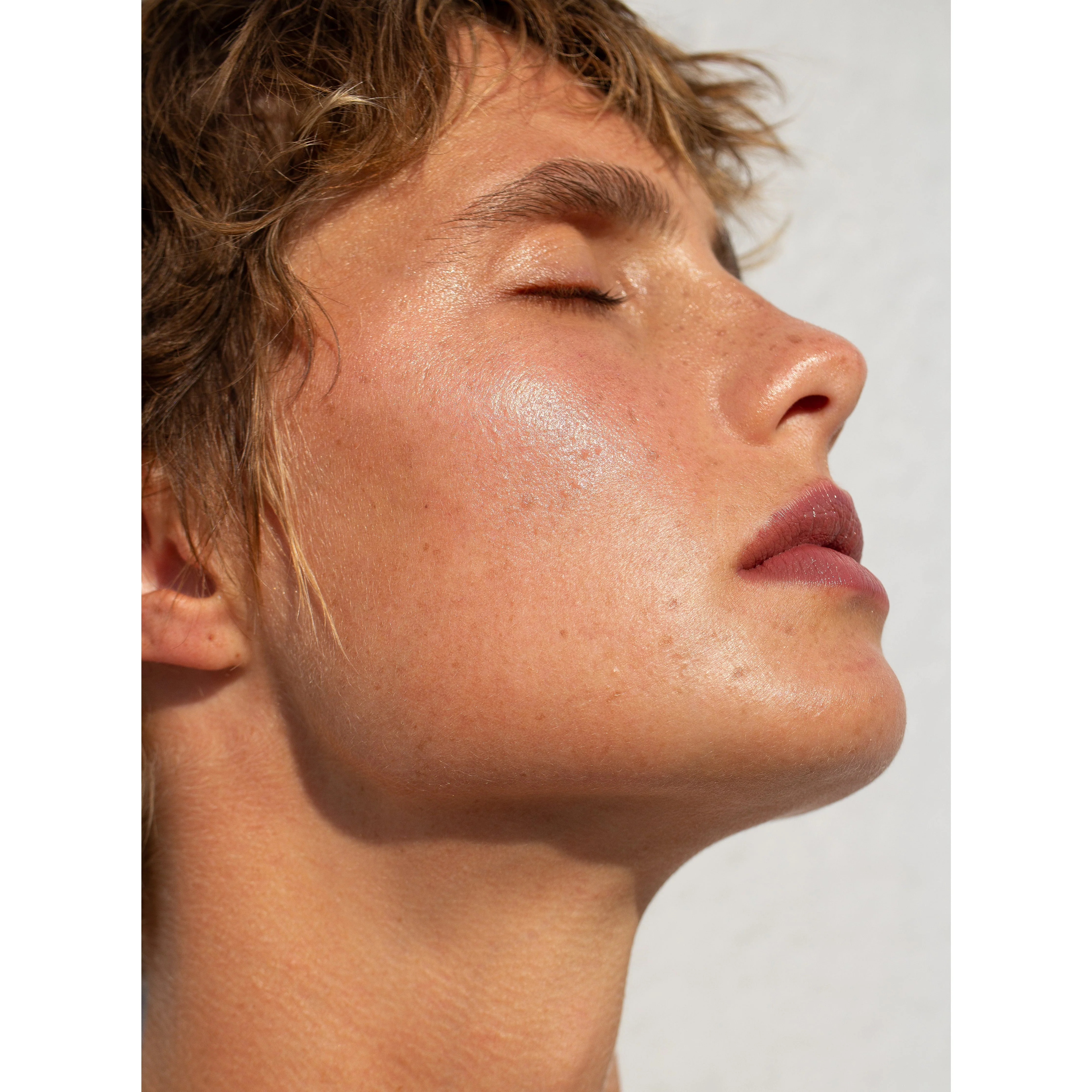 HYDRA HIGHLIGHTER STICK // FACE + BODY - Image 3