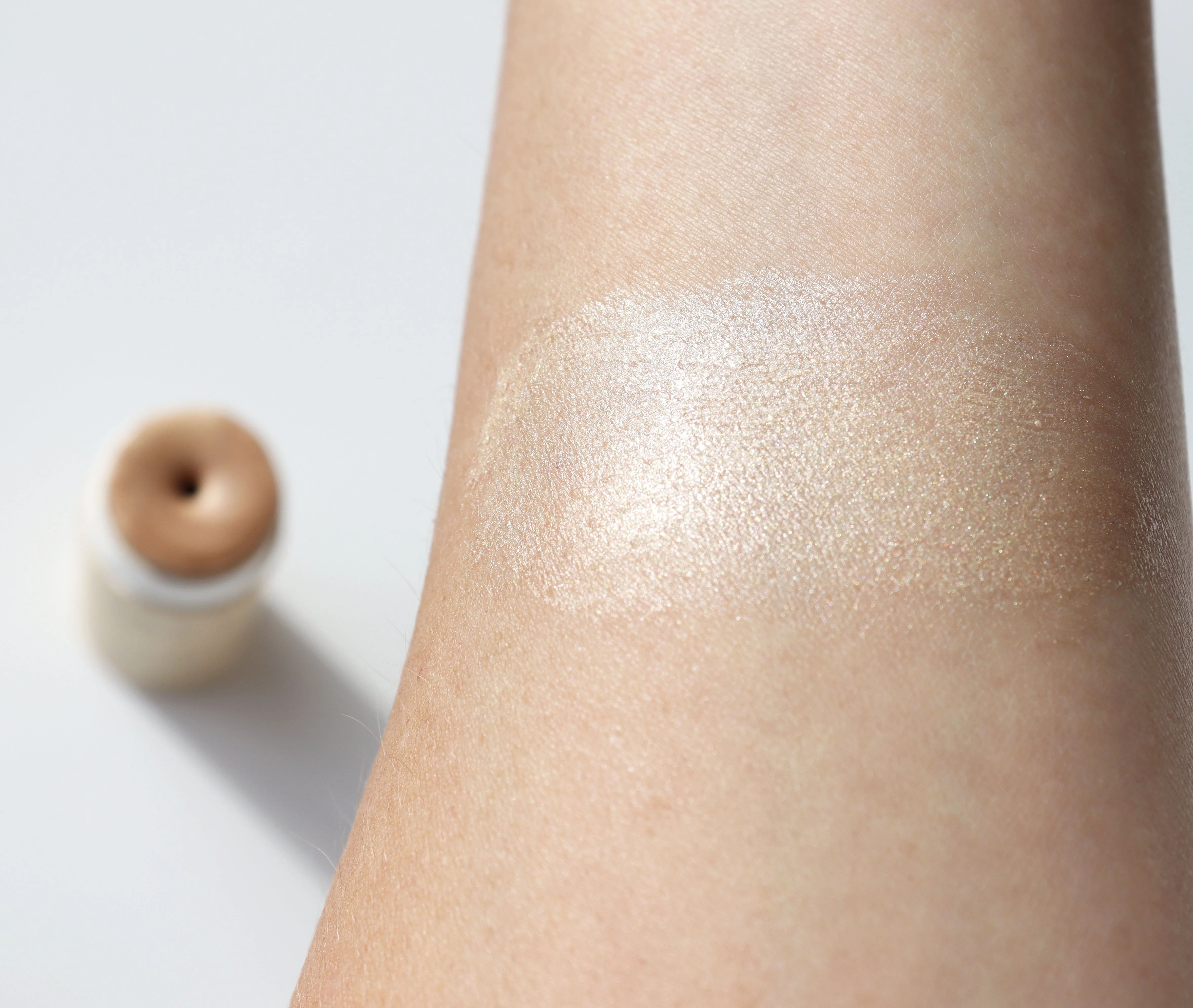Illumi Creamy Vegan Highlighter Stick - Image 3